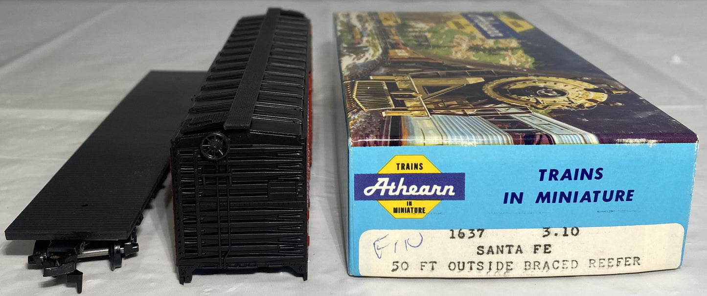 Athearn 1637 Santa Fe 50’ Outside Braced Reefer