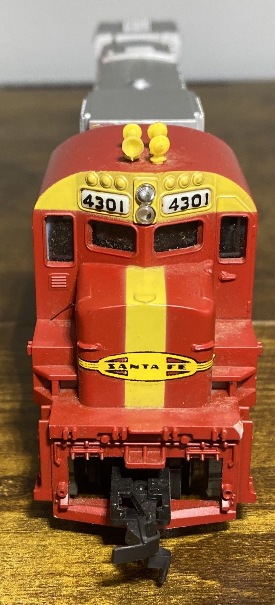 Mantua TYCO Diesel Locomotive Santa Fe #4301