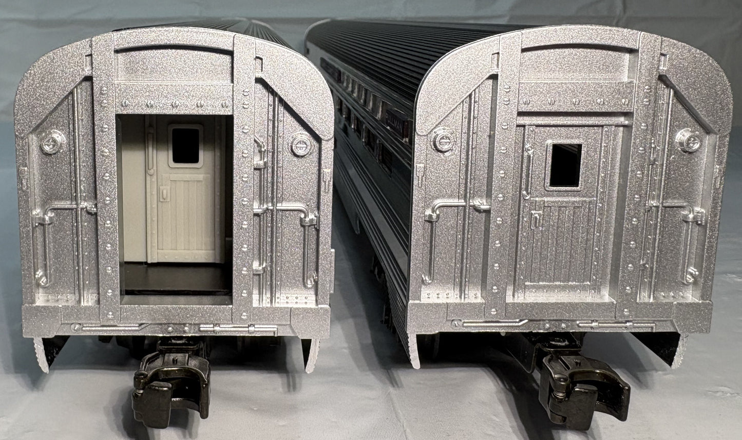 MTH 20- 6601 Atlantic Coast Line Premier 2-Car 70' Aluminum Slp/Din Set