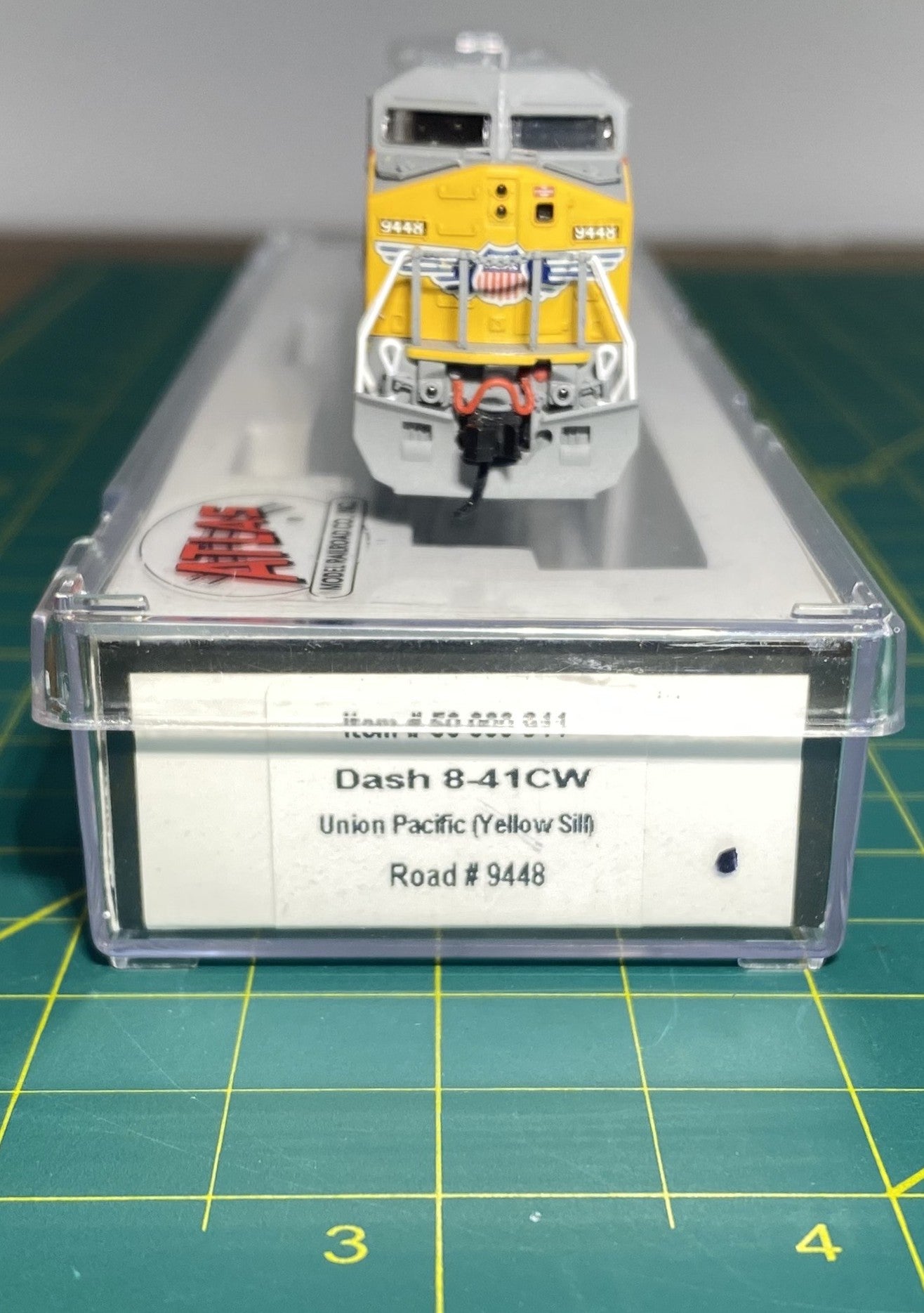 Atlas GE Dash 8-41CW Standard DC Master Silver Union Pacific #9448 (Armour Yellow, gray, red; Yellow Frame Stripe) – ATL50000911