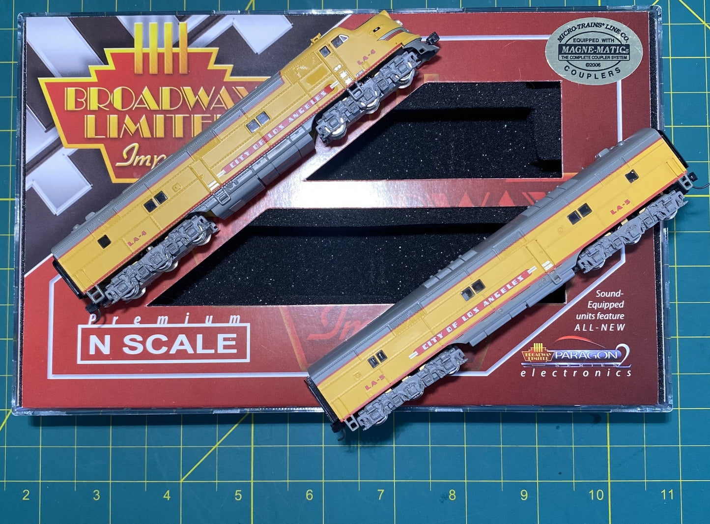 Broadway Limited 680 HO SP Morning Daylight Baggage Chair Car w/ Antenna #3302