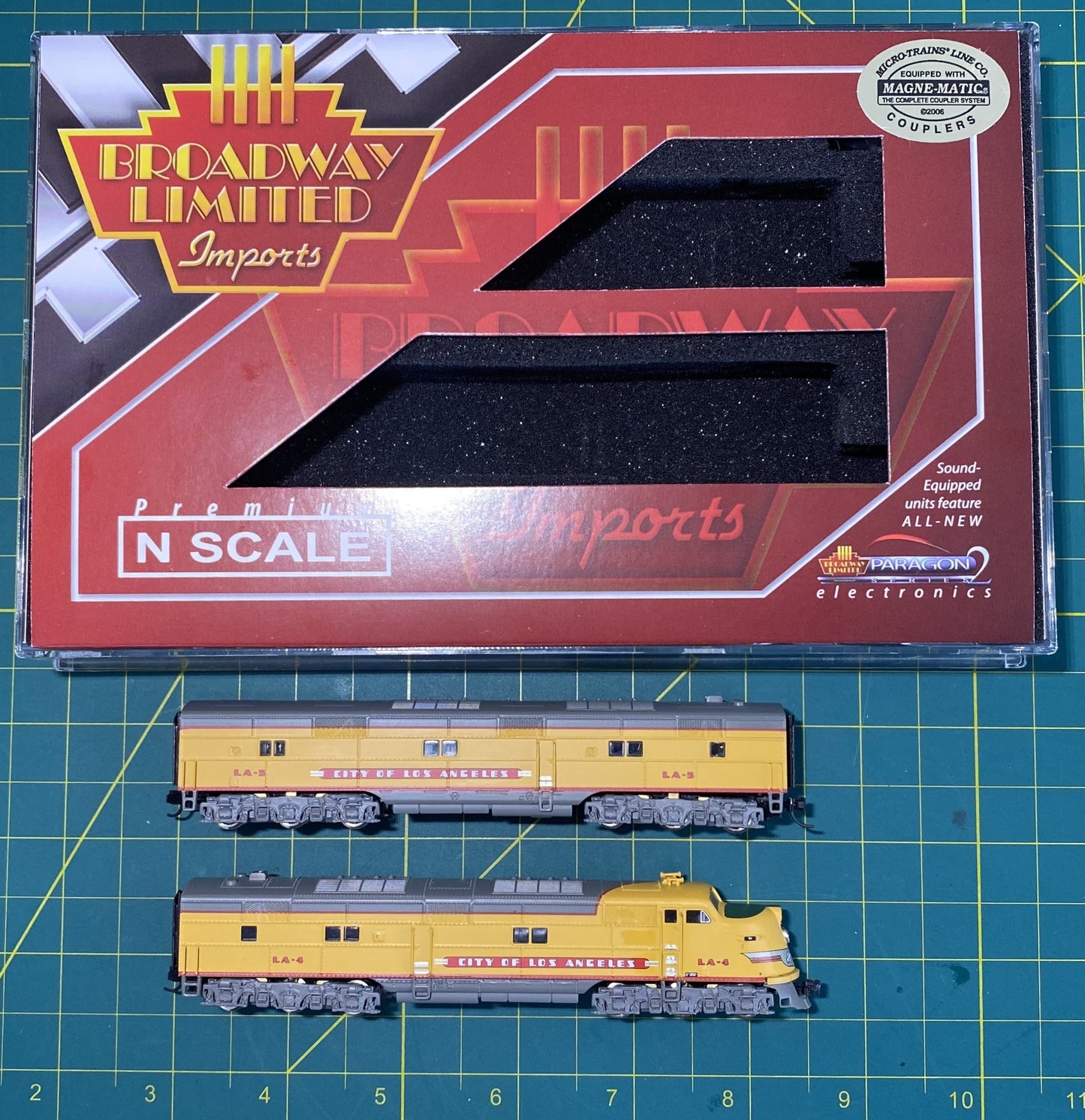 Broadway Limited 680 HO SP Morning Daylight Baggage Chair Car w/ Antenna #3302