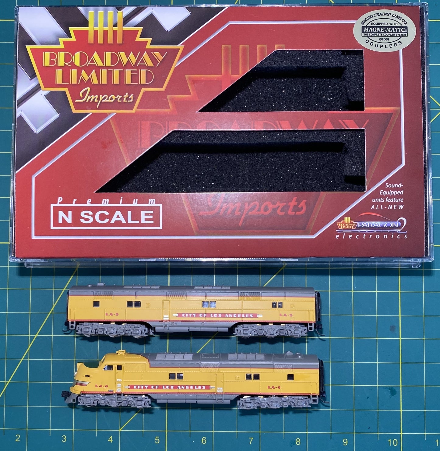 Broadway Limited 680 HO SP Morning Daylight Baggage Chair Car w/ Antenna #3302