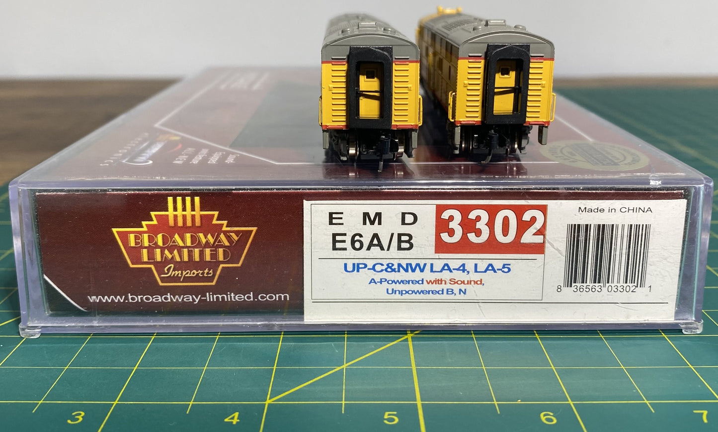 Broadway Limited 680 HO SP Morning Daylight Baggage Chair Car w/ Antenna #3302
