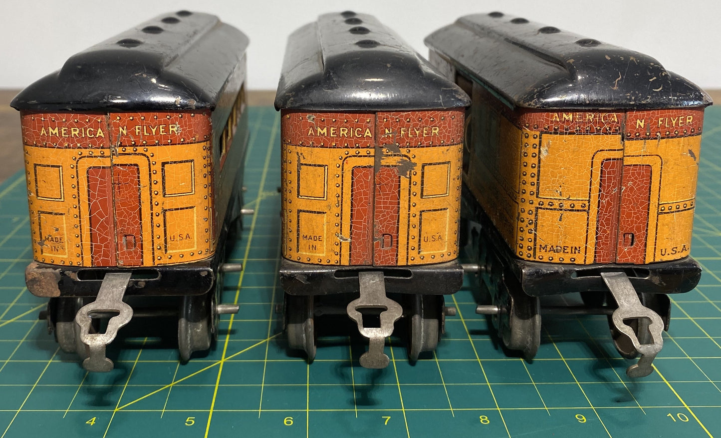 American Flyer 2 Pre War Passenger Cars and a Mail Car