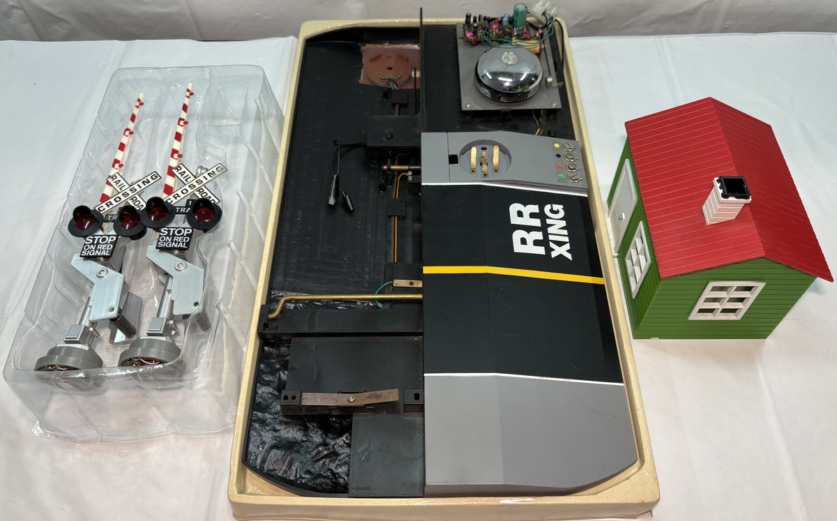 Life-Like 1964 G Scale Dual Operating Crossing Gate