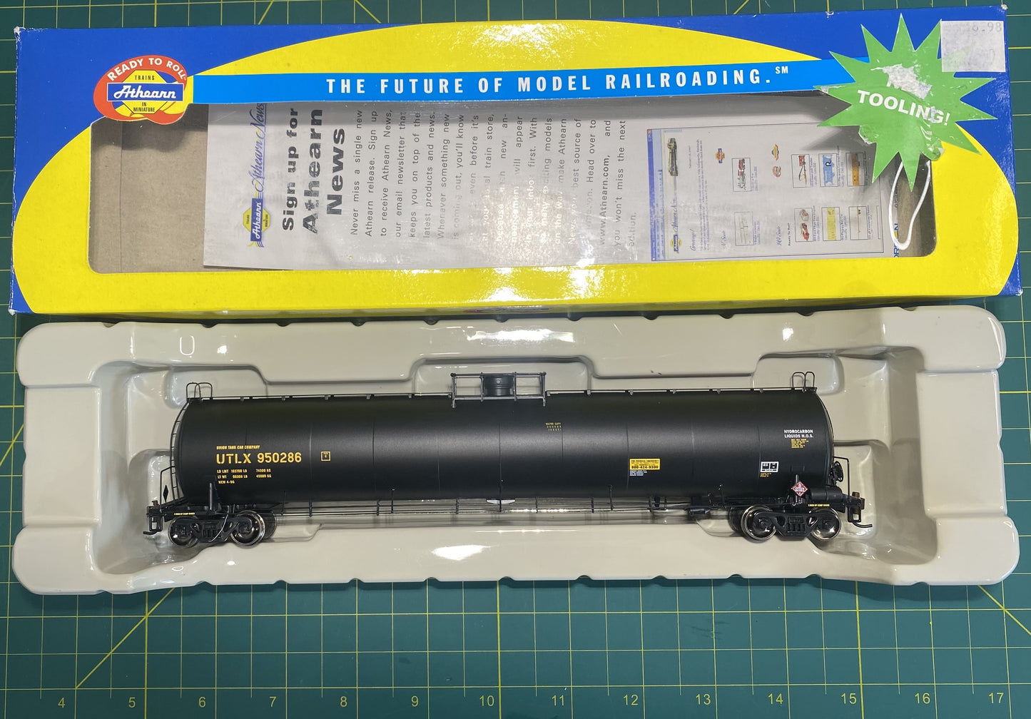 Athearn 96406 HO UTLX RTR 33,900 Gallon LPG Tank/Early #950286