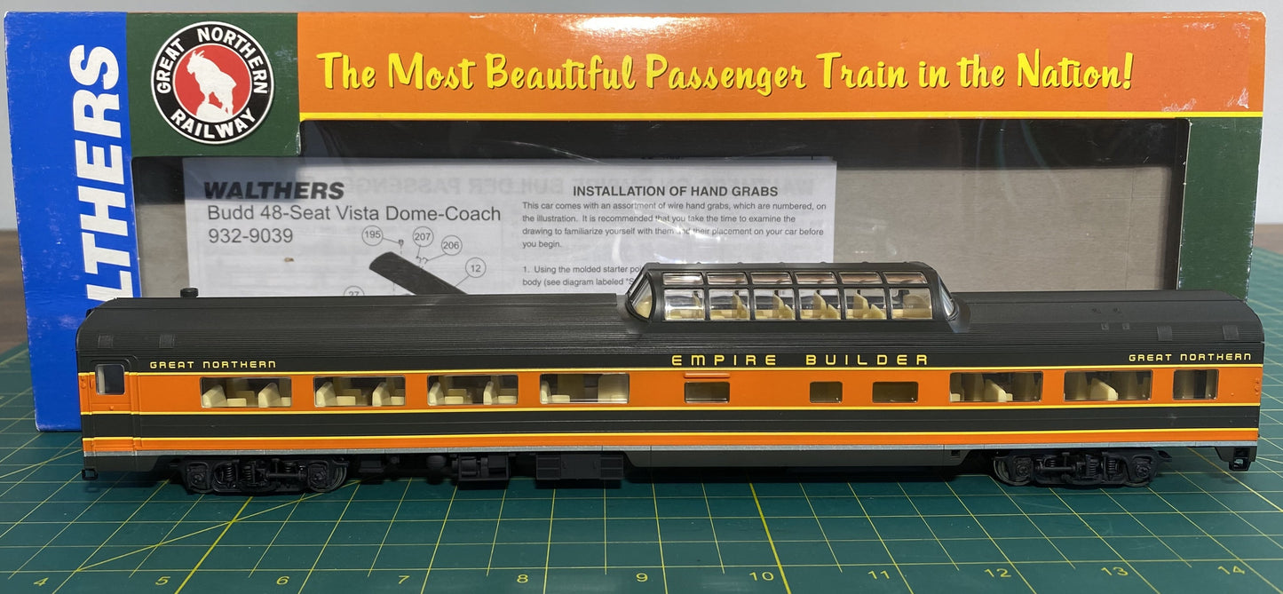 Walthers #932-9039 GN Empire Builder Budd 48-Seat Vista Dome