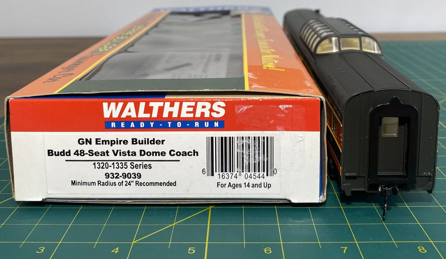 Walthers #932-9039 GN Empire Builder Budd 48-Seat Vista Dome