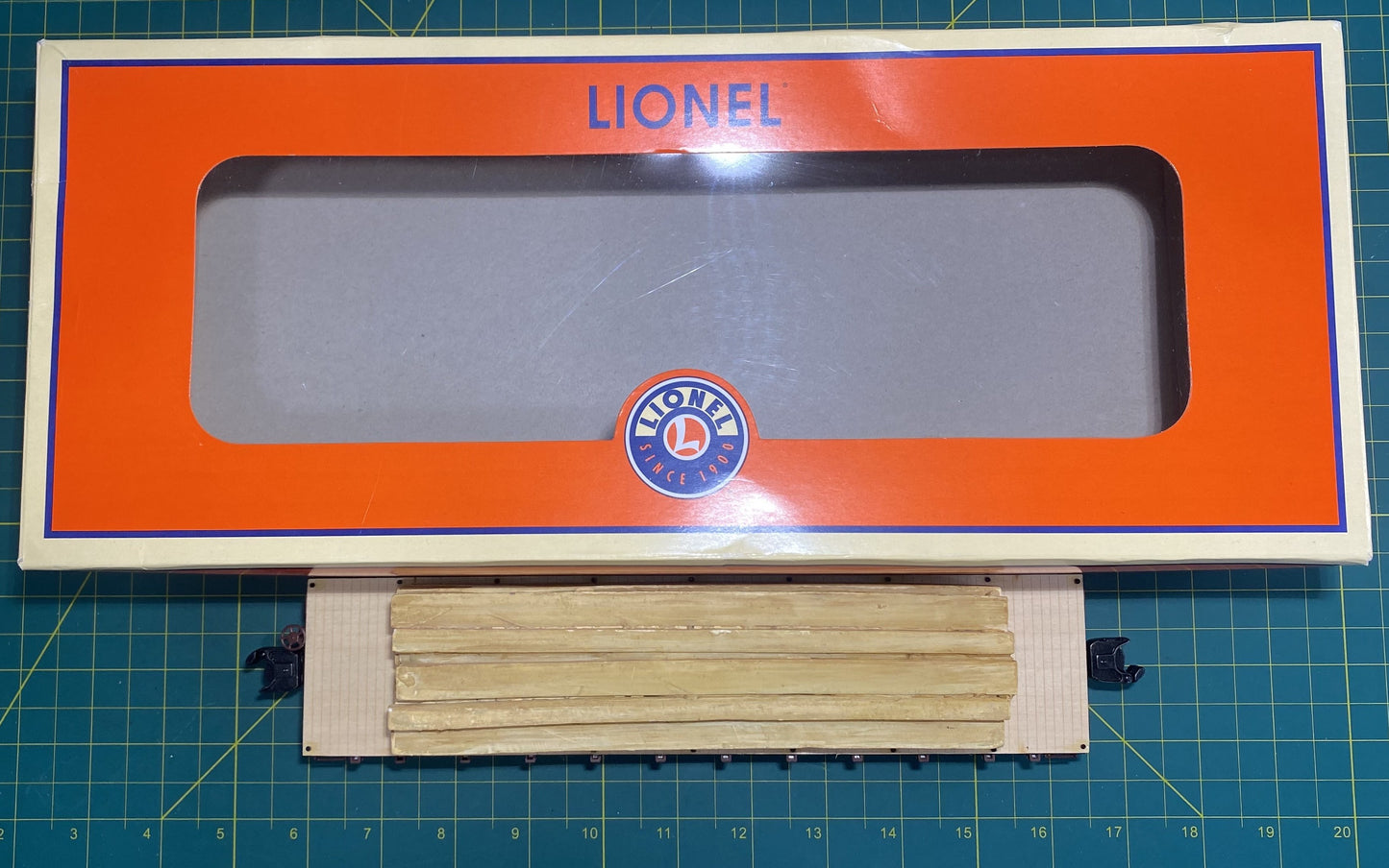 Lionel #6-82854 Pennsylvania 40' Flat w/ Lumber Load