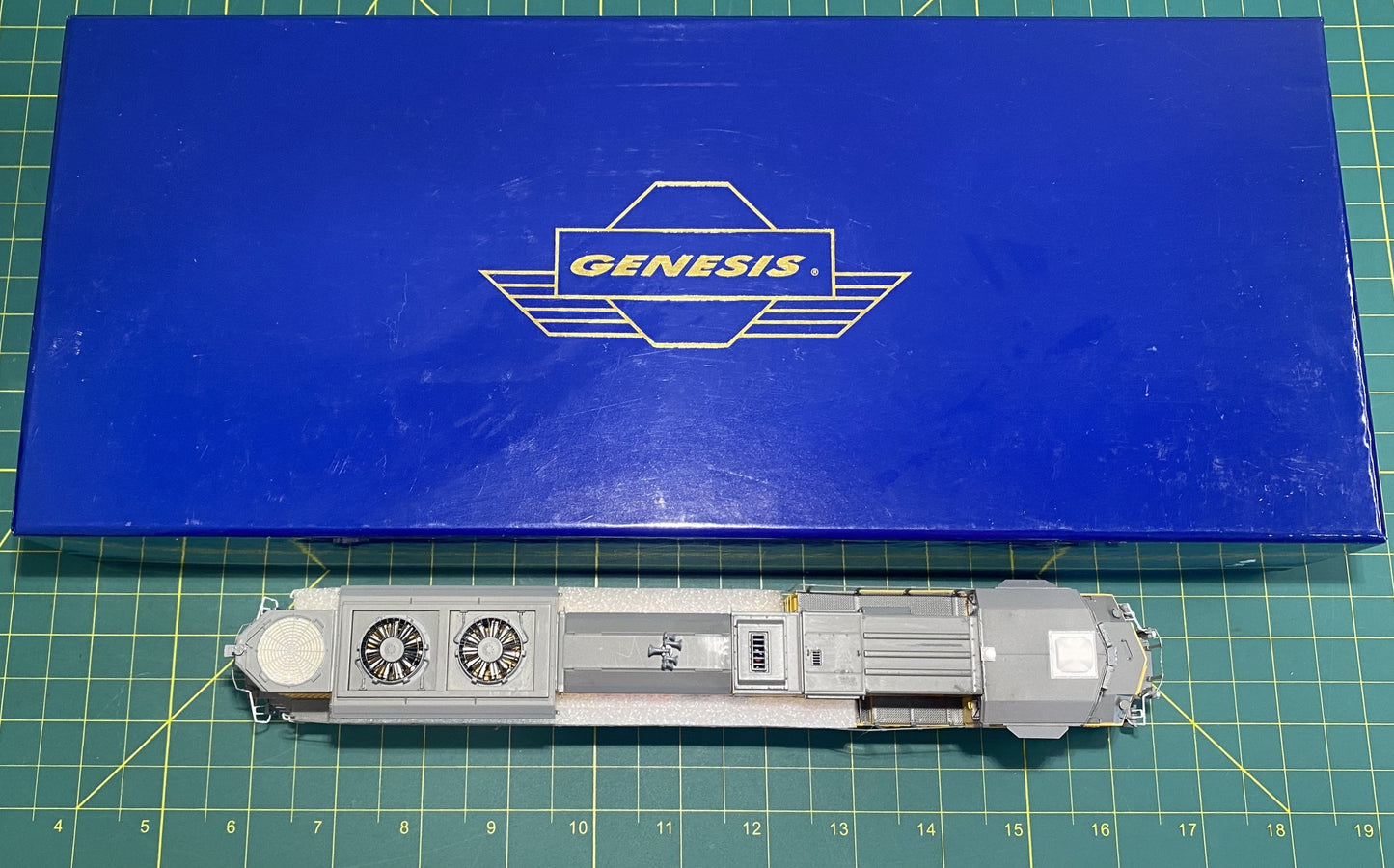 Athearn Genesis G68520 HO Union Pacific SD70ACe Powered Diesel Locomotive #8334