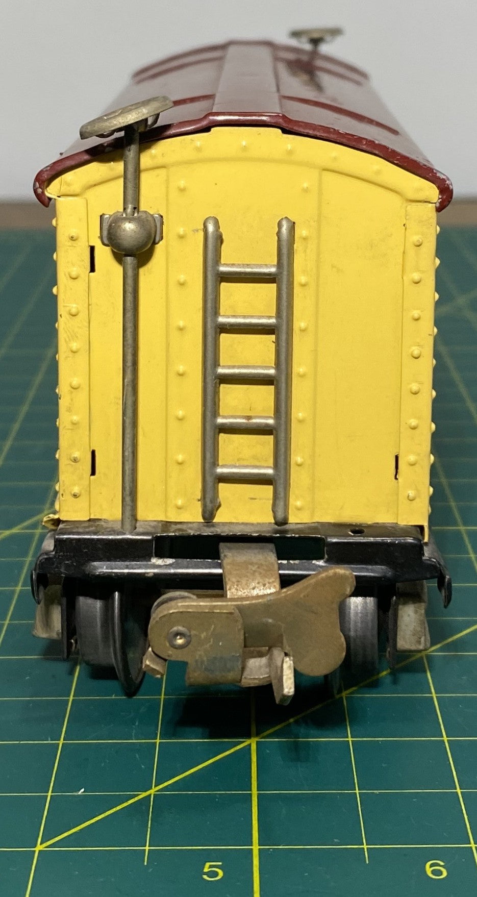 Lionel Pre War 655 Box Car Cream and Maroon Roof
