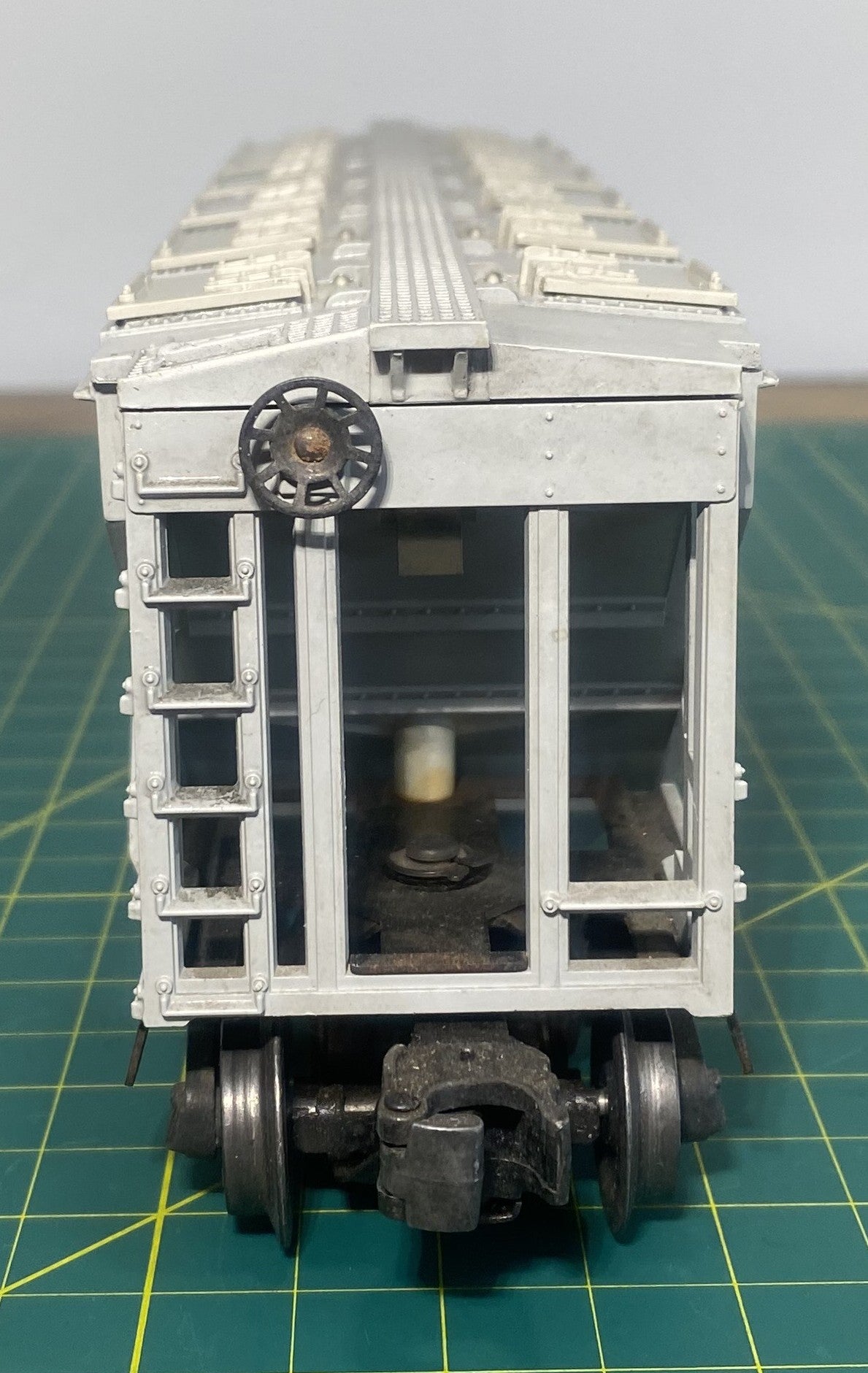 Lionel Post War Covered Quad Hopper #6446-25