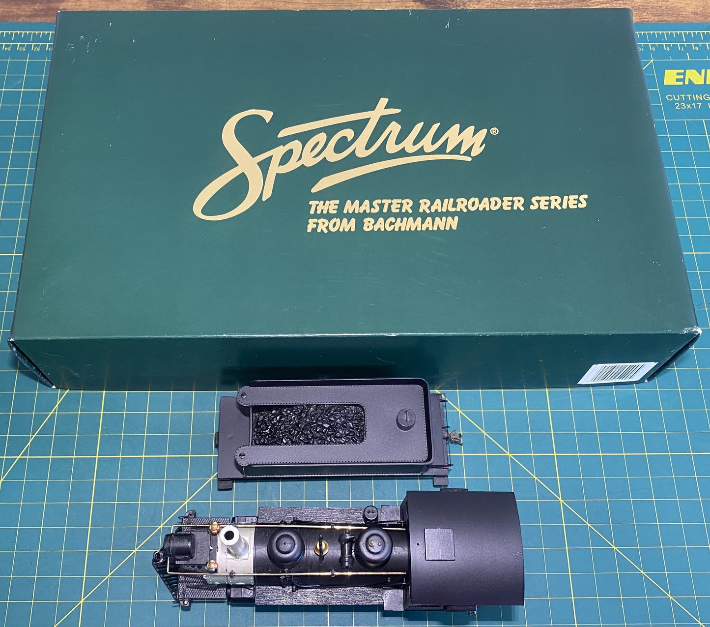 Spectrum On30 Steam Locomotive 2-6-0 Mogul Painted, Unlettered