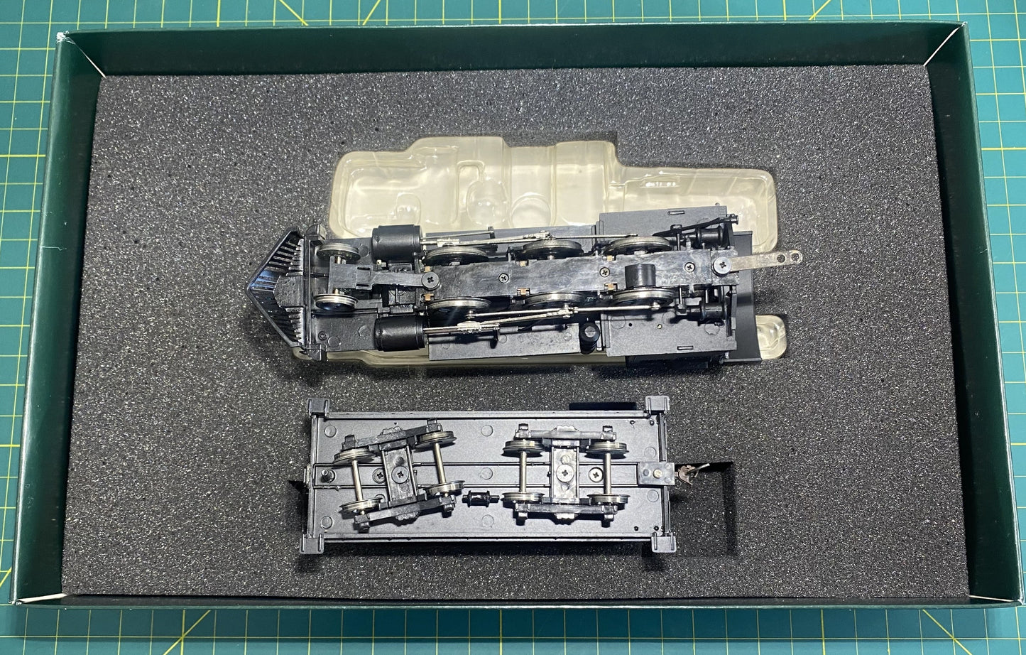 Spectrum On30 Steam Locomotive 2-6-0 Mogul Painted, Unlettered