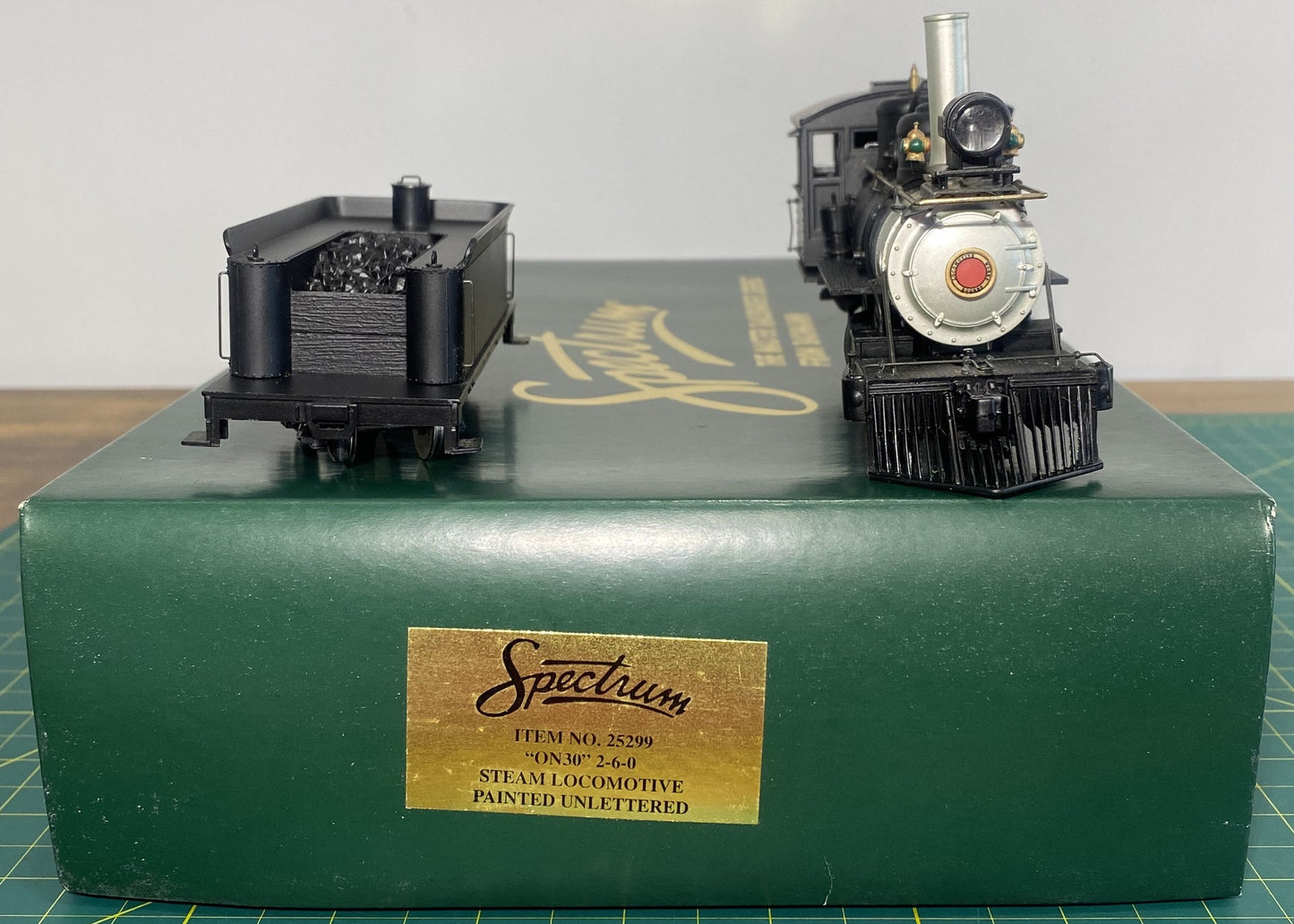Spectrum On30 Steam Locomotive 2-6-0 Mogul Painted, Unlettered