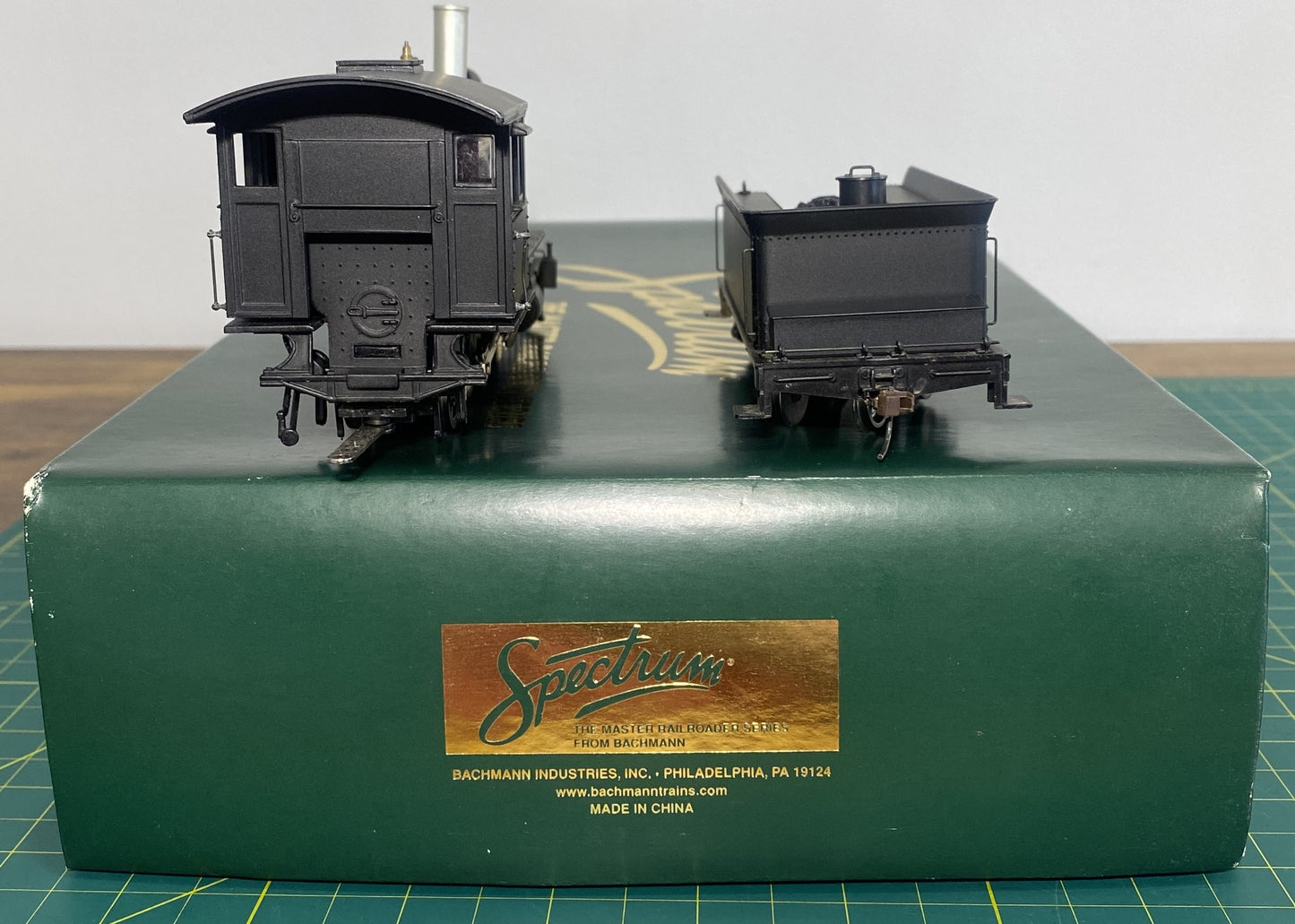 Spectrum On30 Steam Locomotive 2-6-0 Mogul Painted, Unlettered