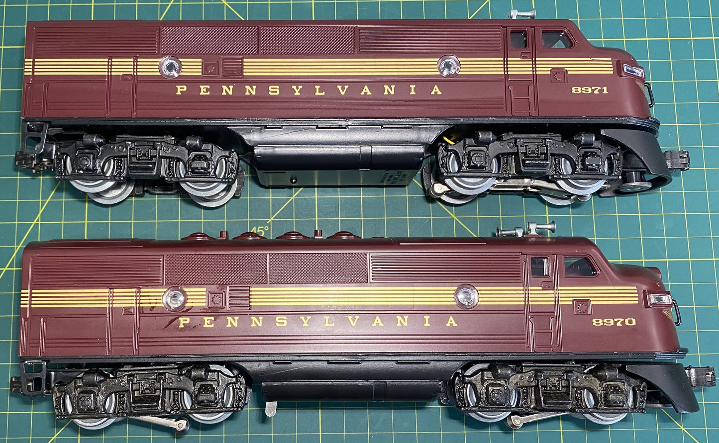 Lionel 6-8970/71 Pennsylvania F3 AA Set Tuscan Brown 5 Stripe