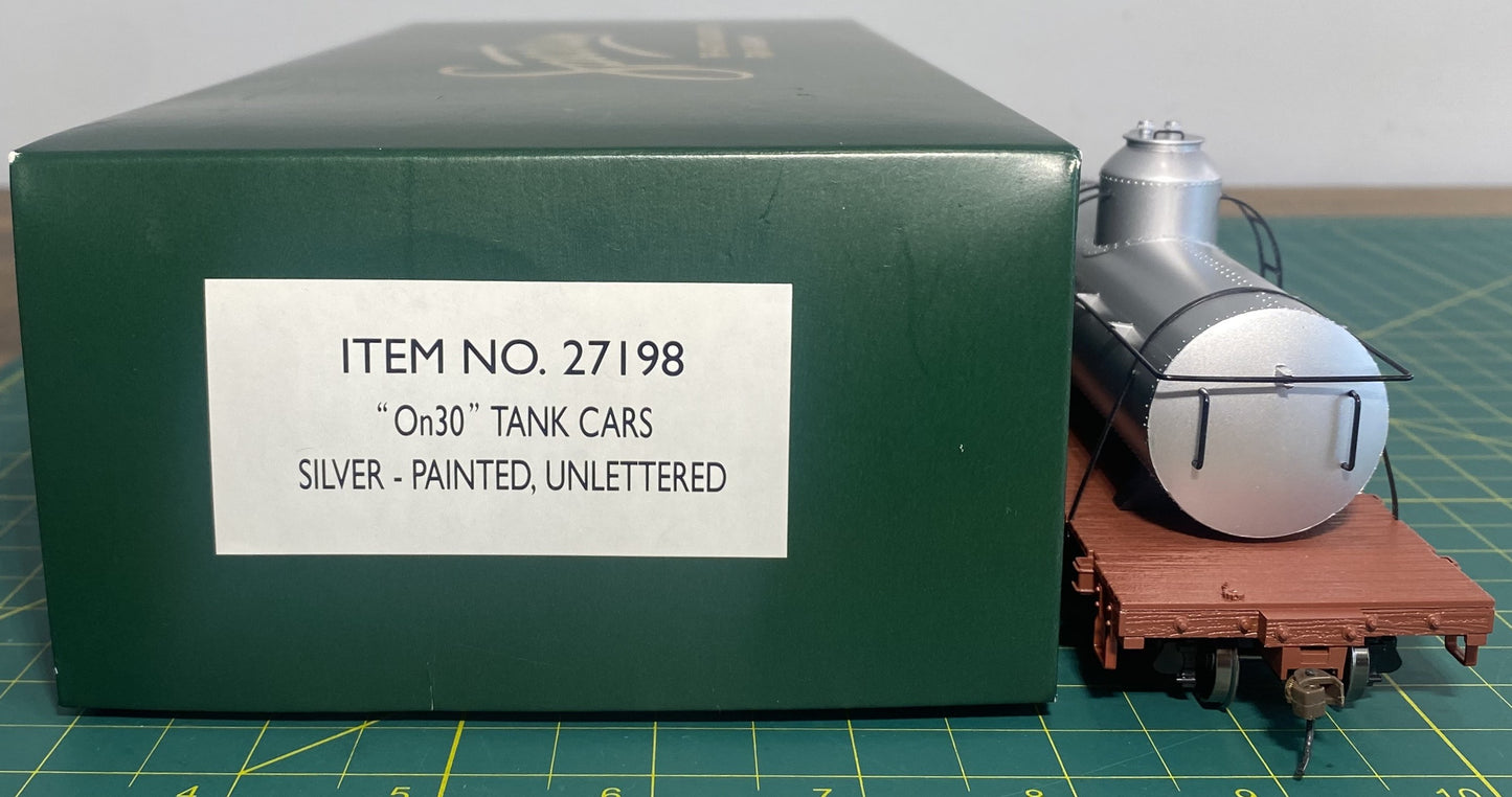 Bachmann Spectrum 27198 On30 Scale Painted & Unlettered Silver Tank Car