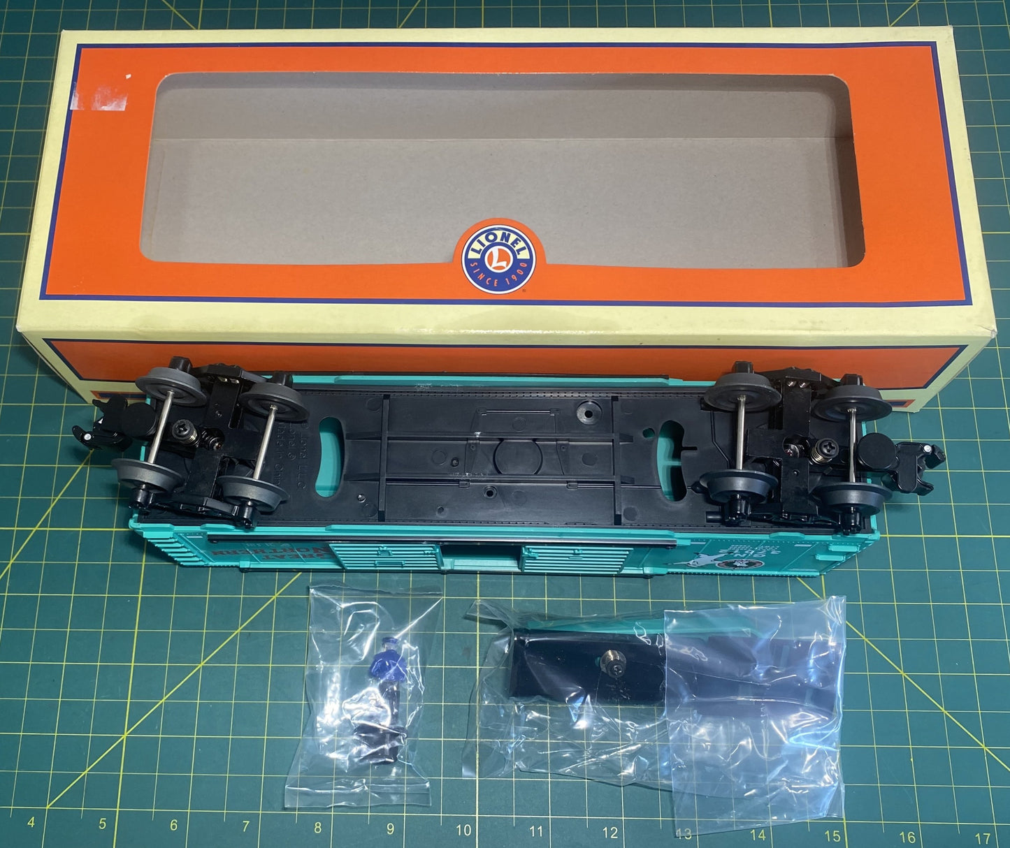 Lionel 6-37012 O Gauge Great Northern Jumping Hobo Boxcar