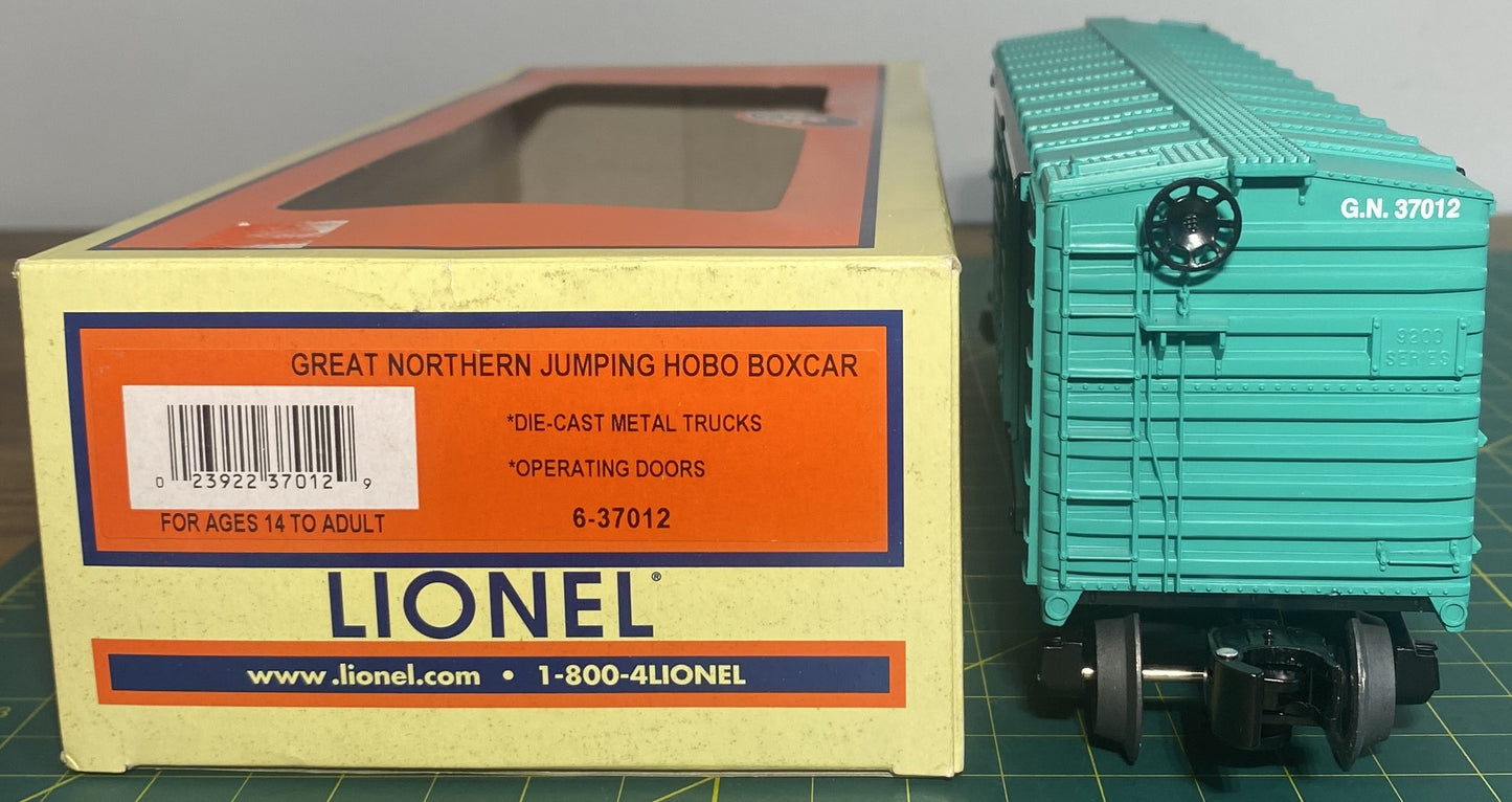 Lionel 6-37012 O Gauge Great Northern Jumping Hobo Boxcar