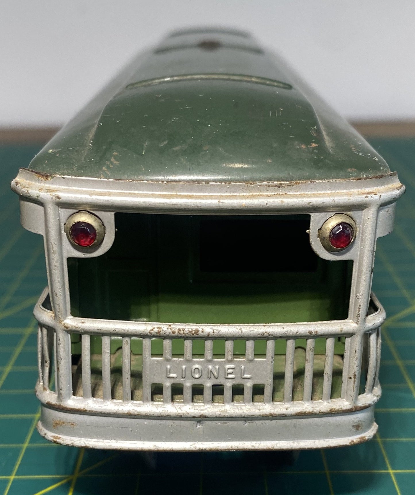 Lionel Pre War 2641 Passenger Car Green