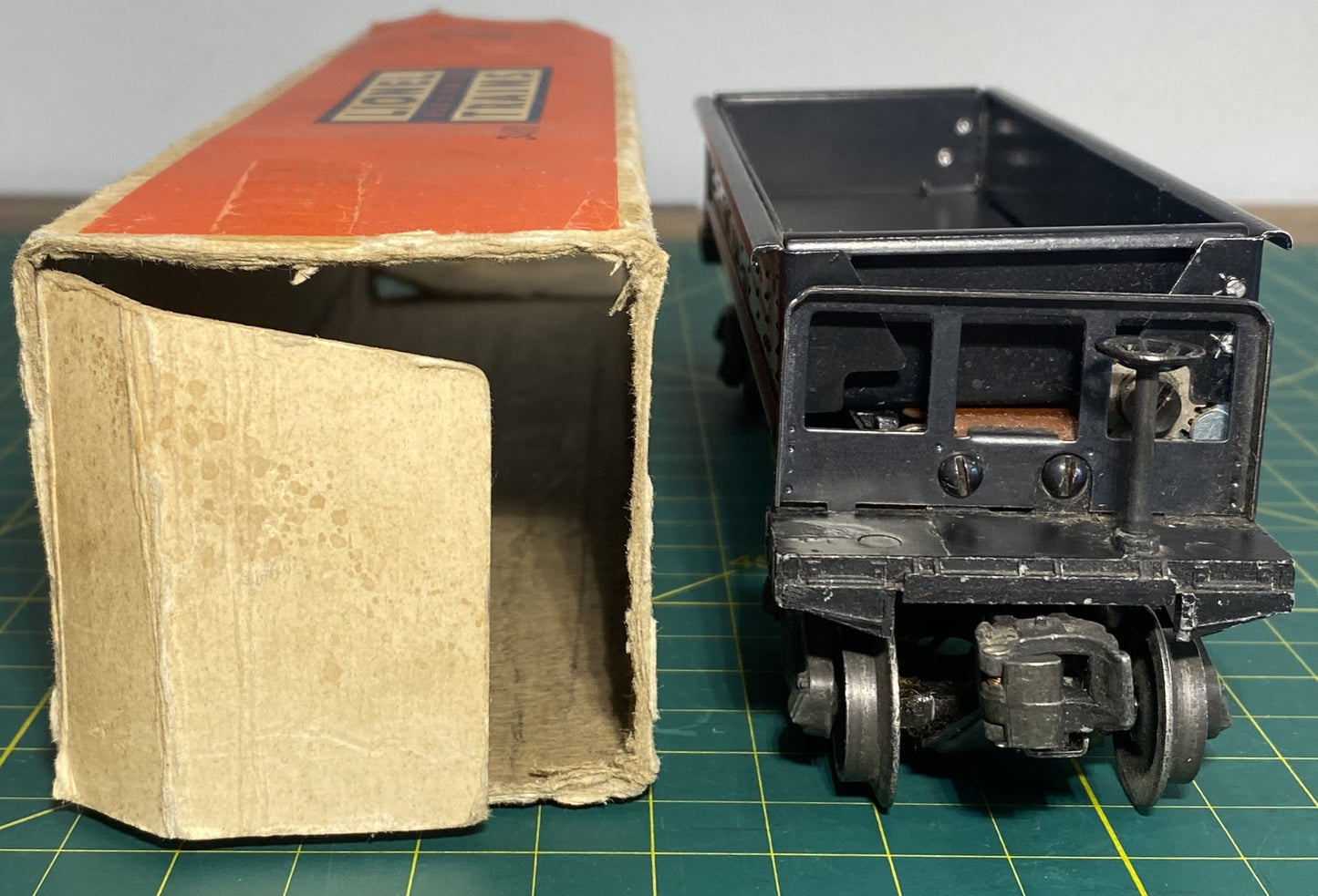 Lionel Post War 3469 Operating Coal Unloading Car