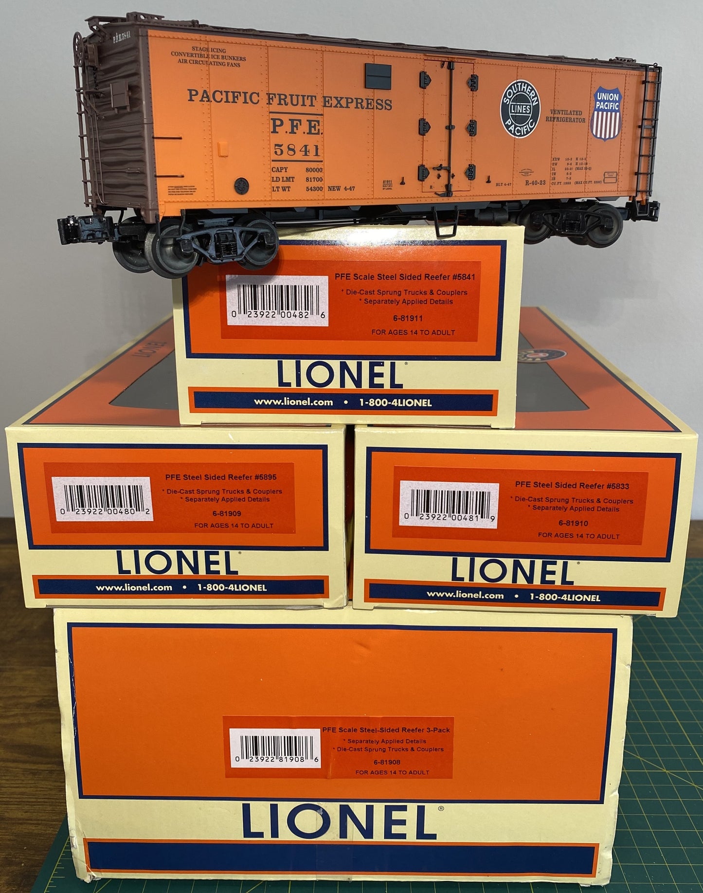 Lionel 6-81908 Pacific Fruit Express Steel Sided Reefer 3-Pack
