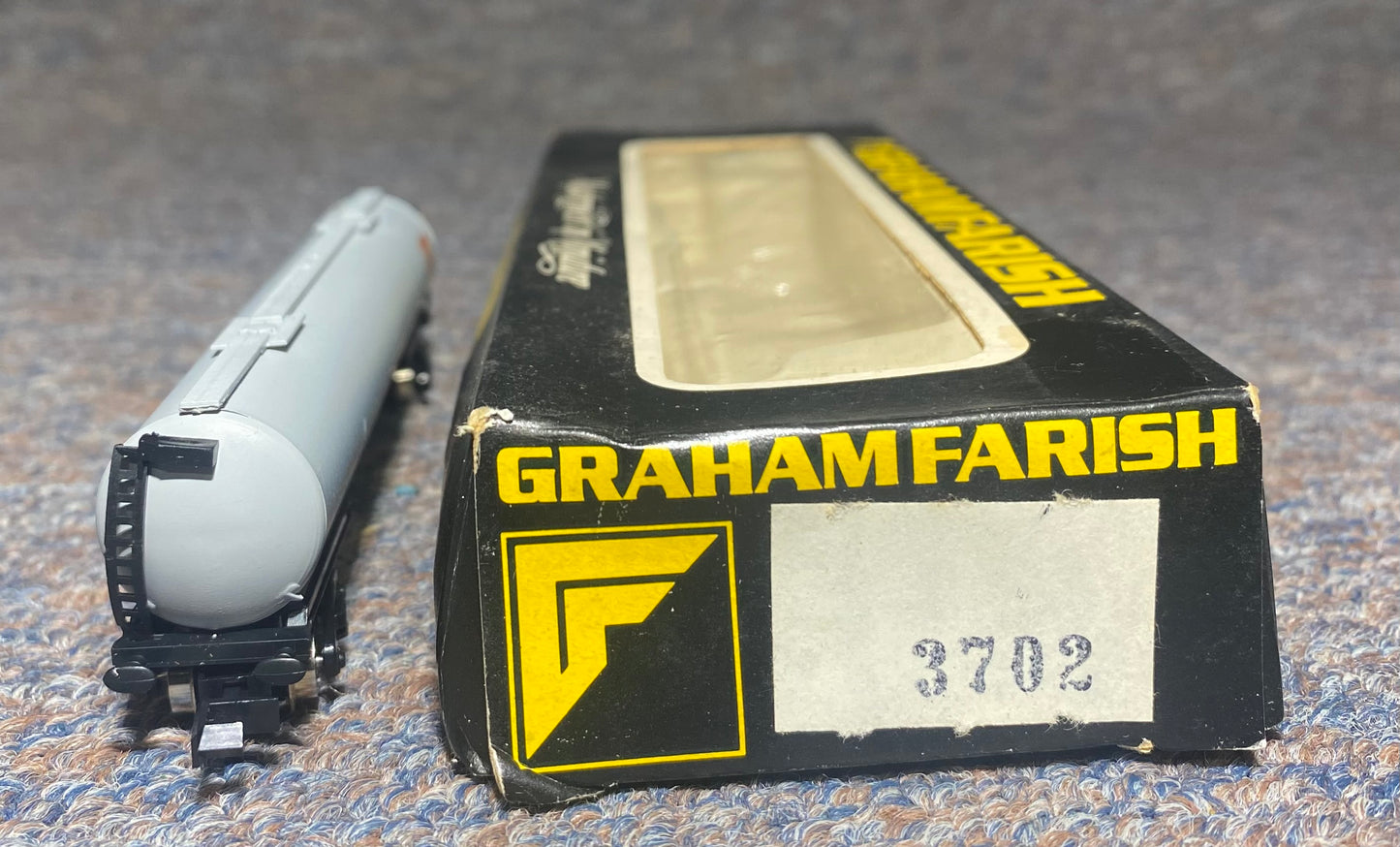 Graham Farish 3702 N Gauge TEA Bogie Tank Wagon Shell/BP x4