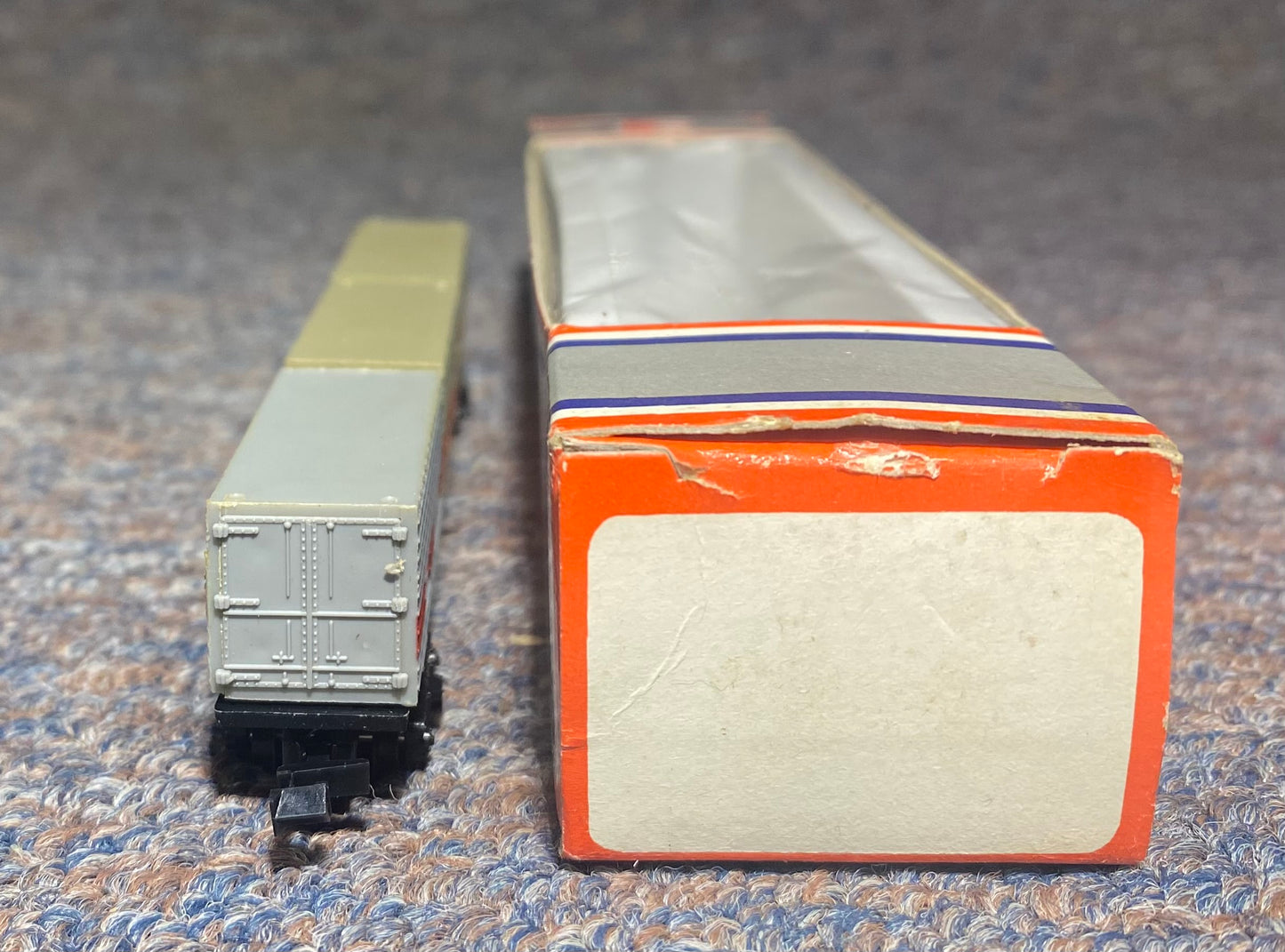 Lima Flat Car #320484 with 3 Containers