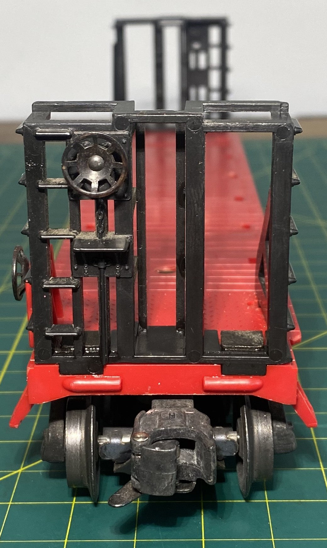Lionel Post War 6467 Miscellaneous Flat Car with Bulkheads