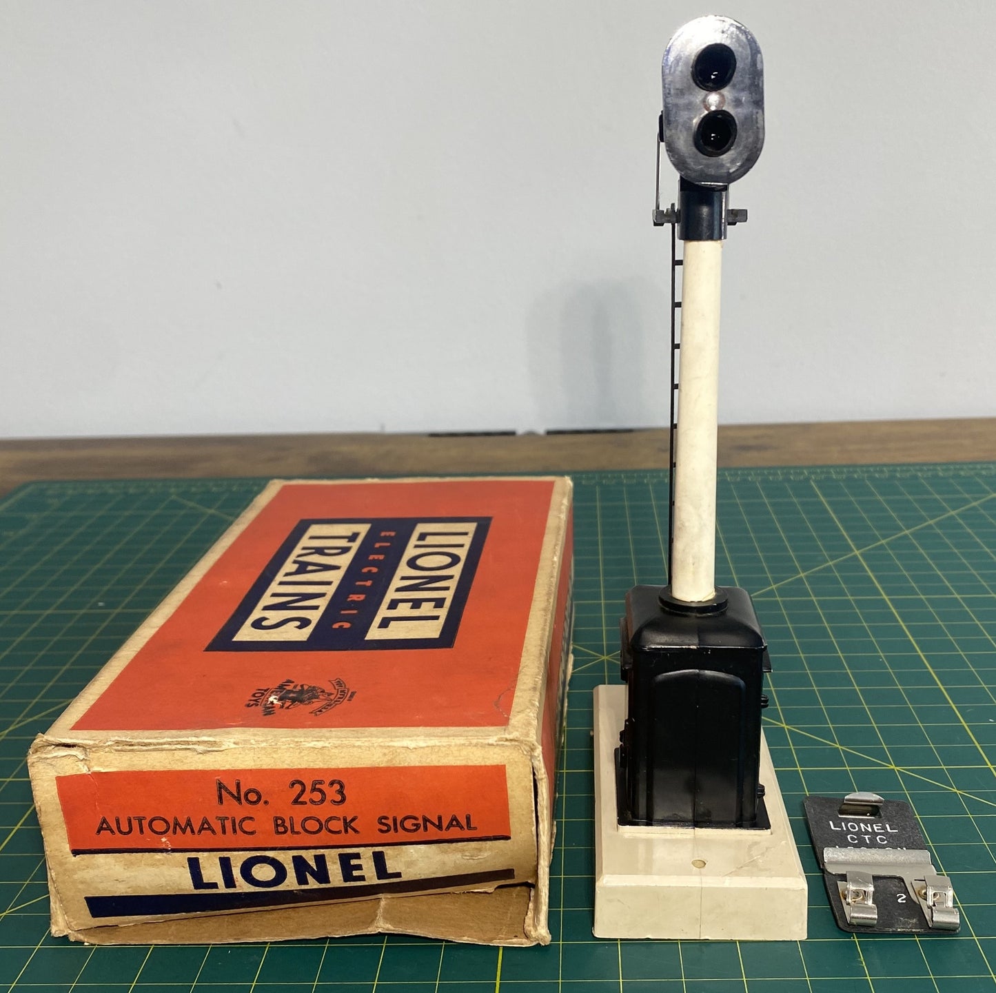Lionel Post War #253 Automatic Block Signal