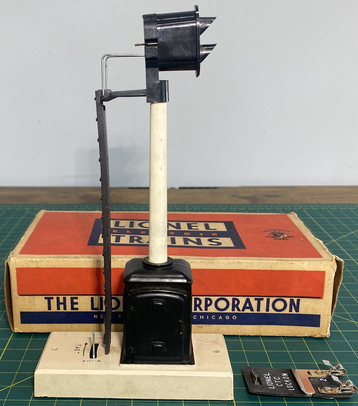 Lionel Post War #253 Automatic Block Signal