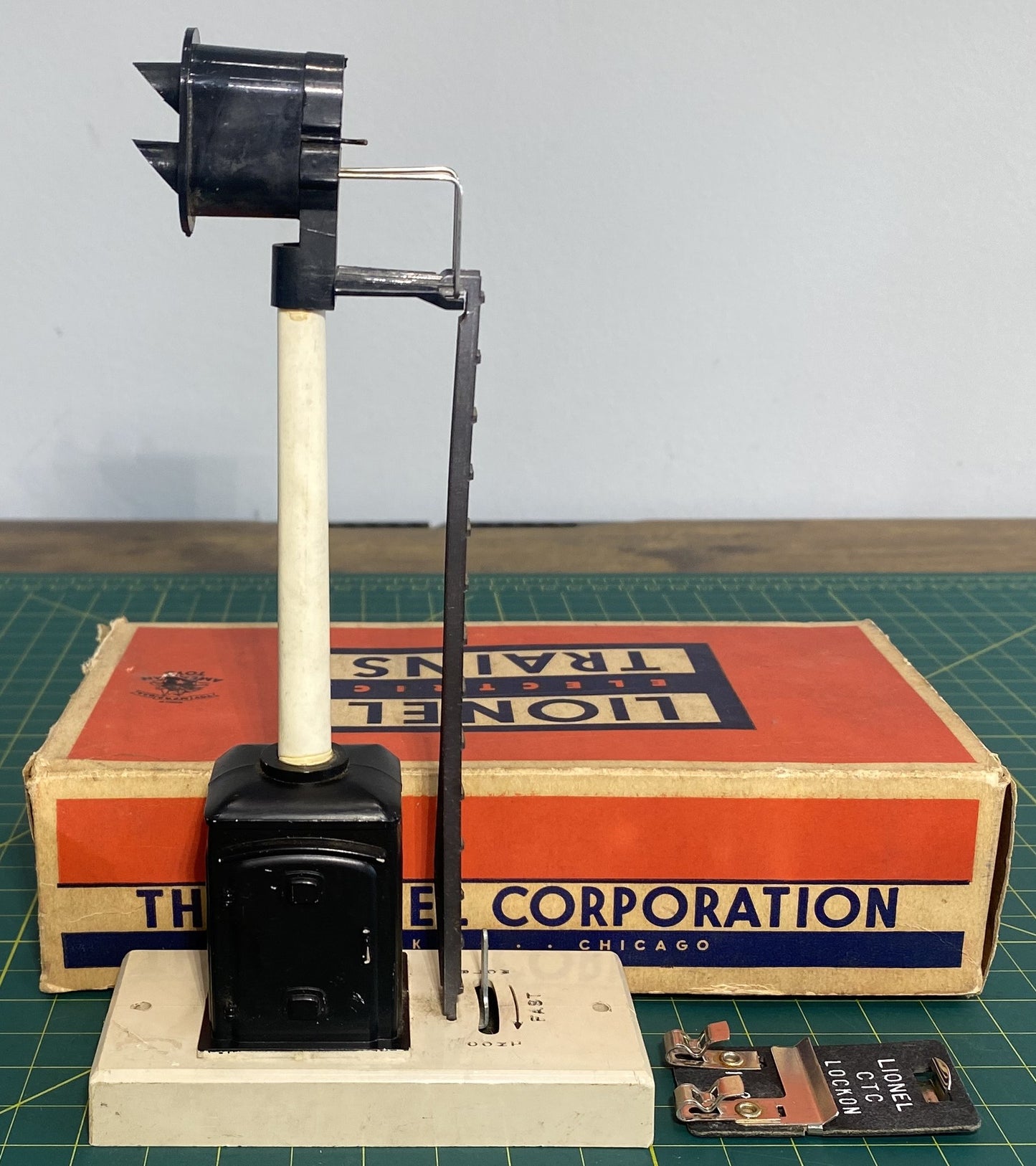 Lionel Post War #253 Automatic Block Signal