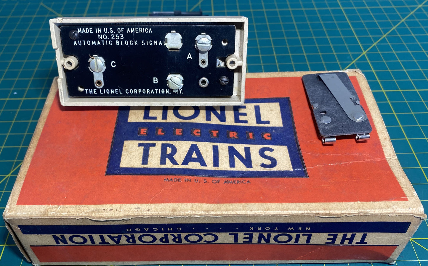 Lionel Post War #253 Automatic Block Signal
