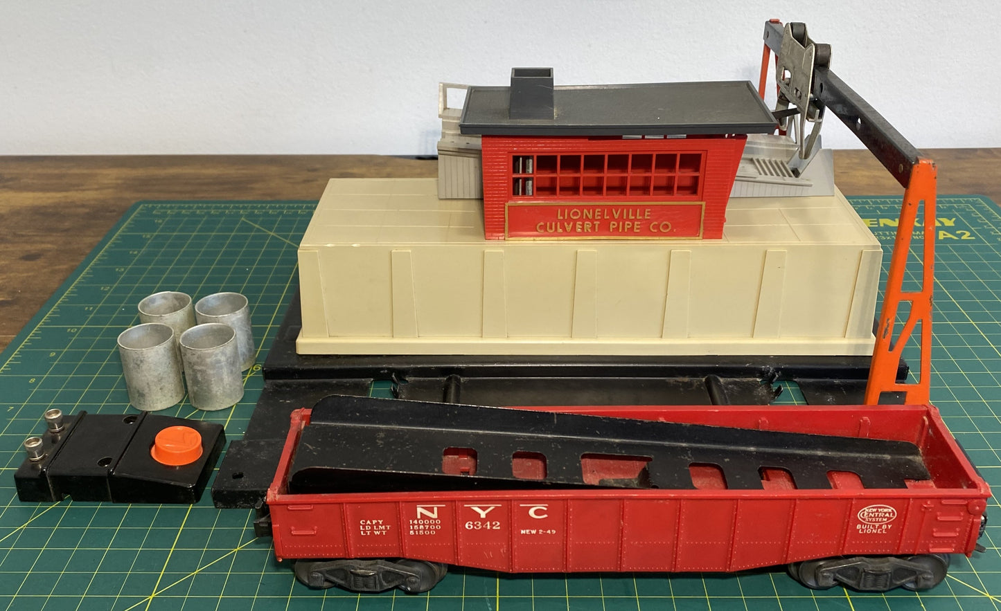Lionel 342 Culvert Pipe Loader Post War