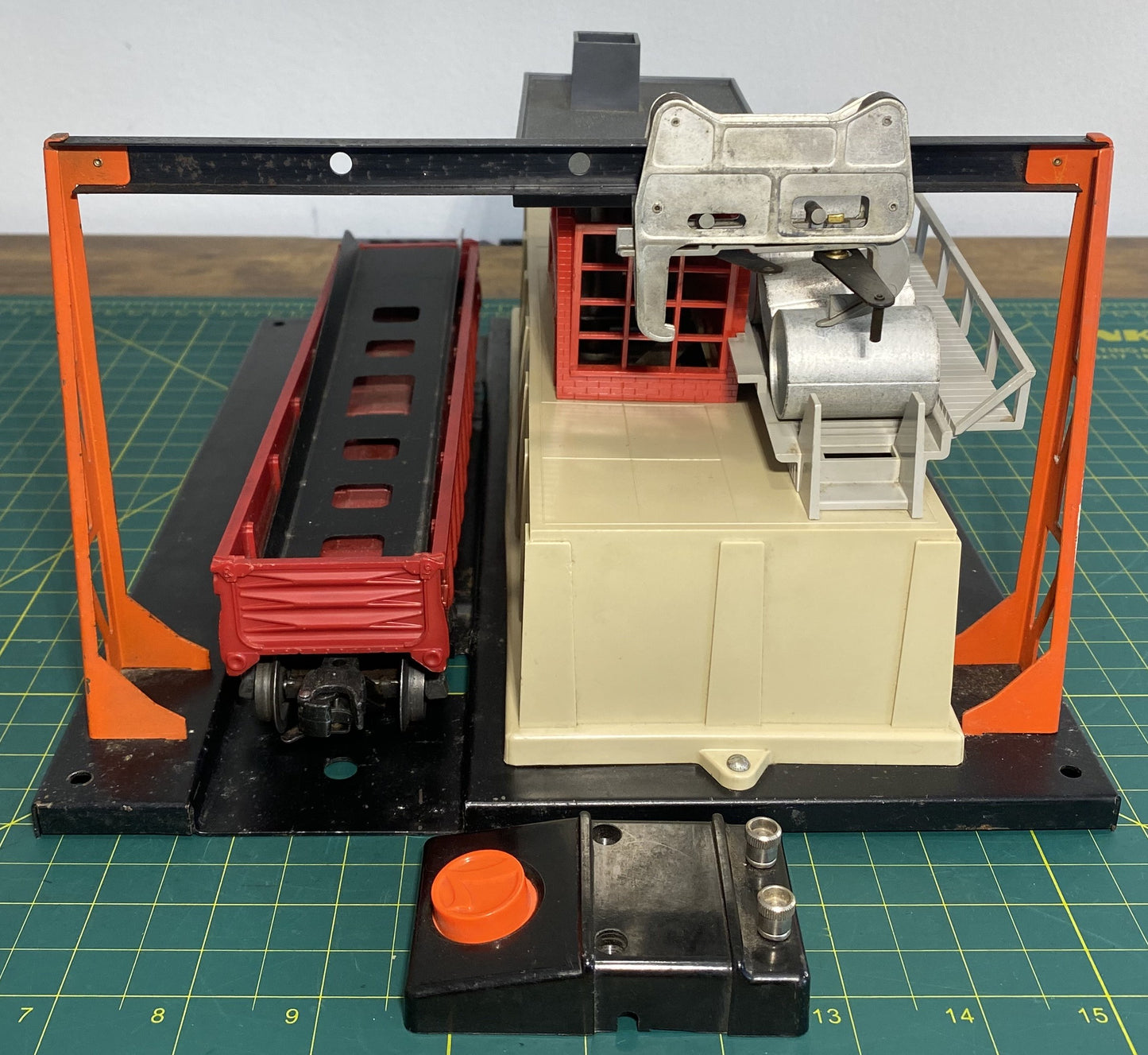 Lionel 342 Culvert Pipe Loader Post War