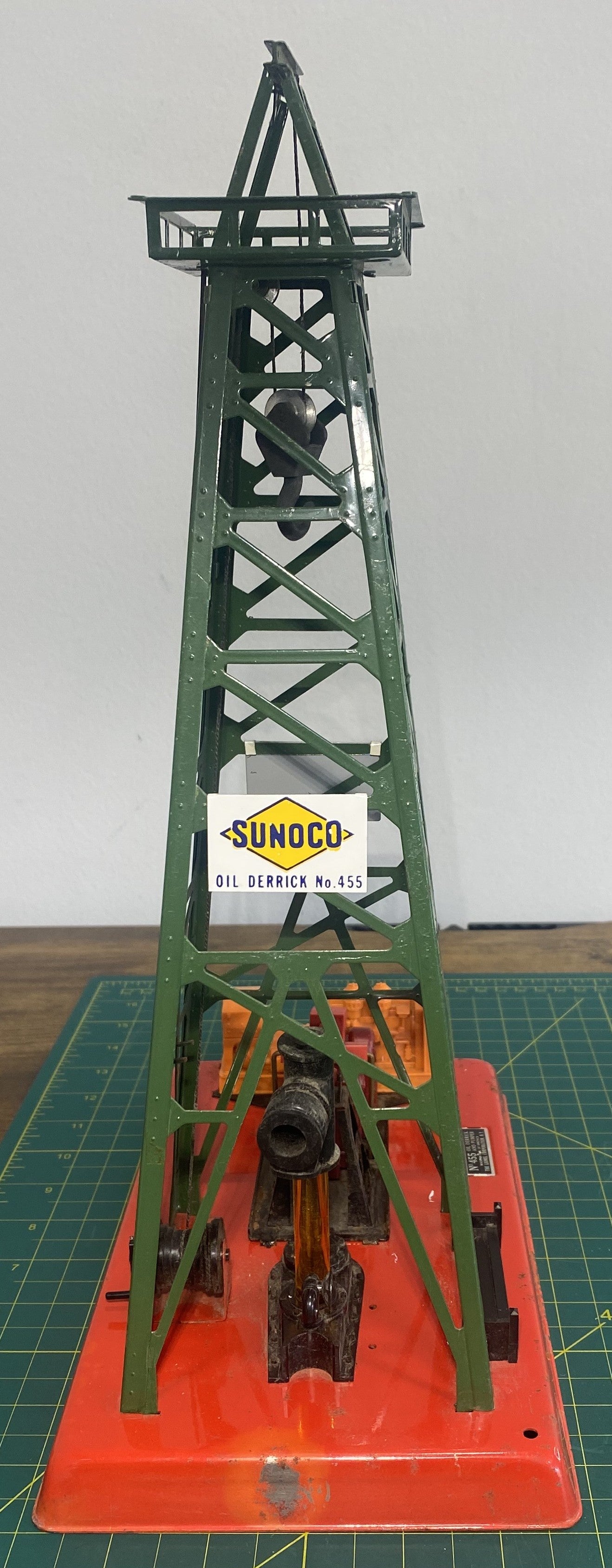 Lionel Post War Oil Derrick 455