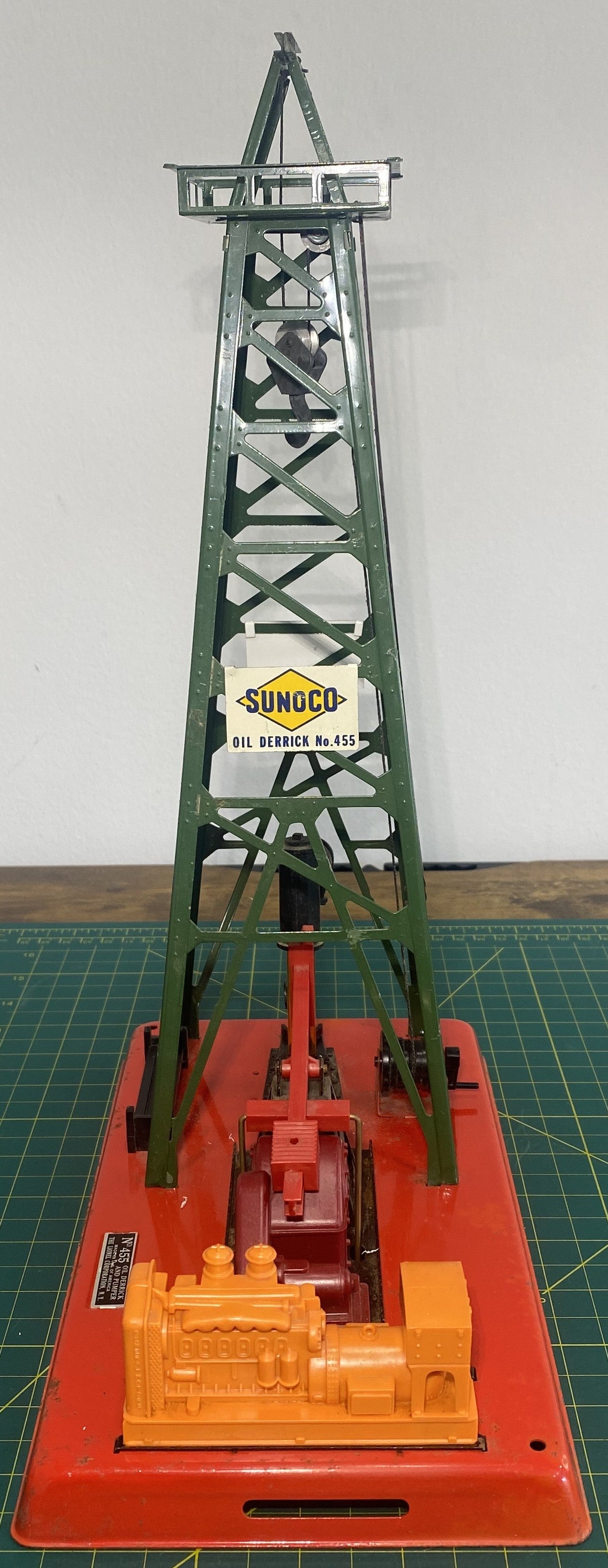 Lionel Post War Oil Derrick 455