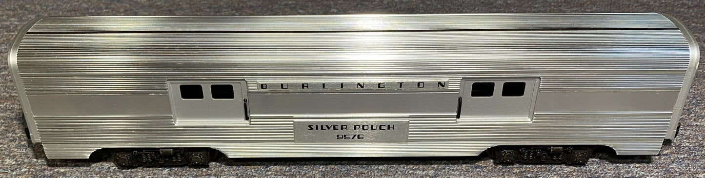Lionel #9576 Burlington Silver Pouch Baggage Car