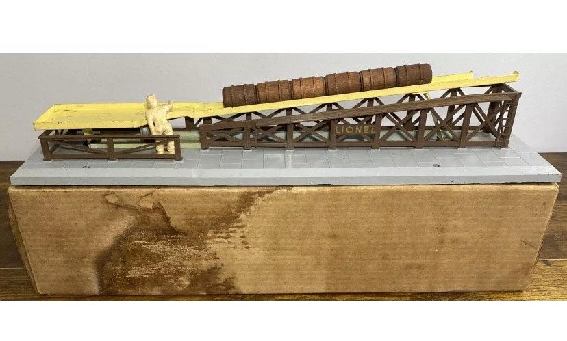 Lionel Post War Barrel Loader #362