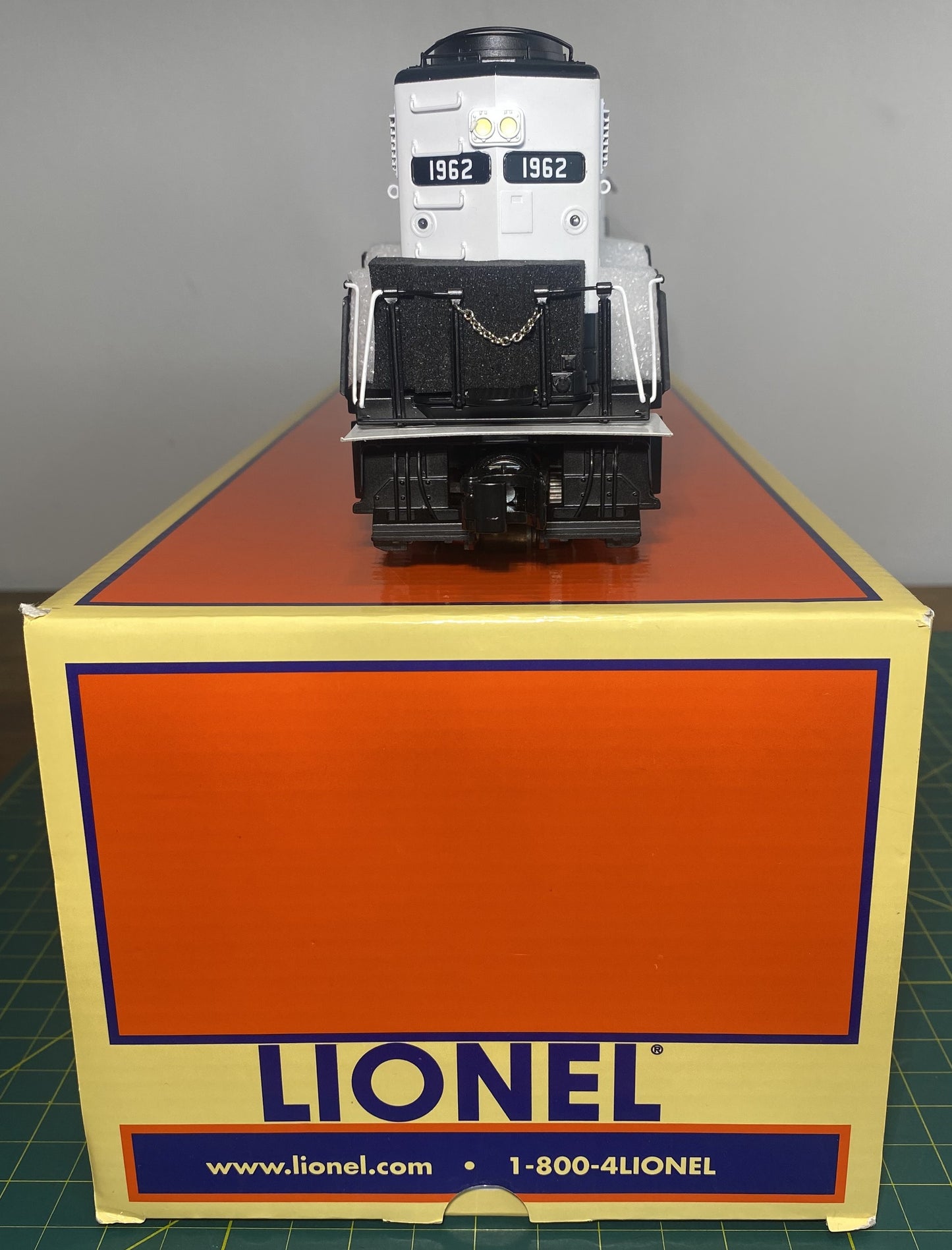 Lionel 6-82130 EMD Demonstrator LEGACY GP30 Diesel Locomotive #1962