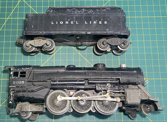 Lionel Post War 2025 Steam Locomotive with Tender