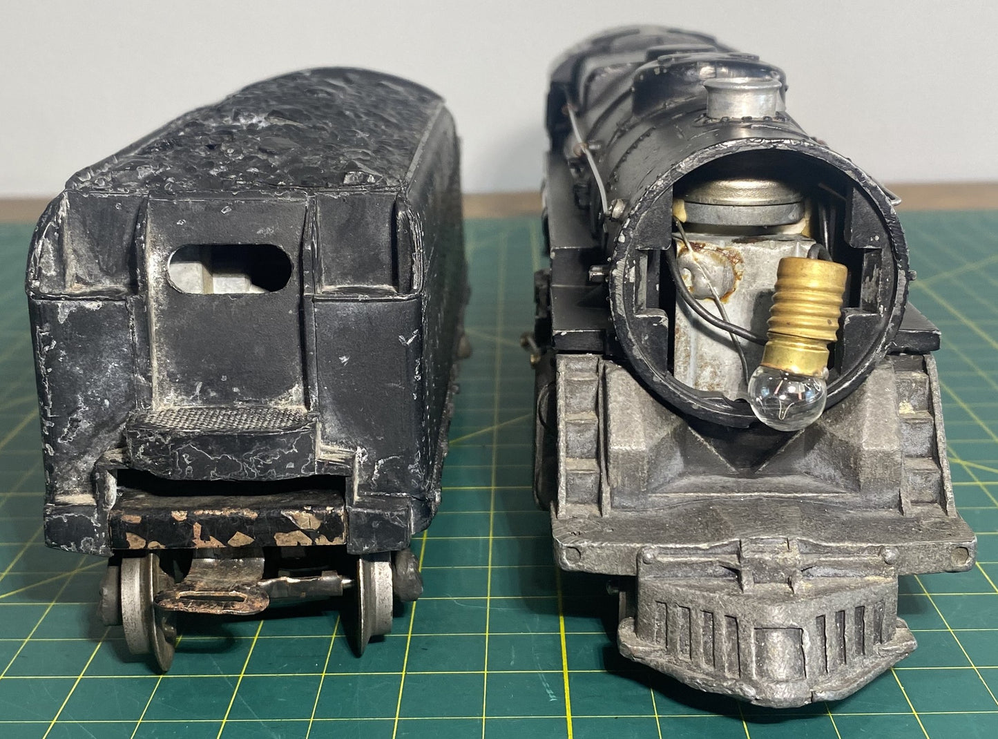 Lionel Post War 2055 Steam Locomotive with Tender