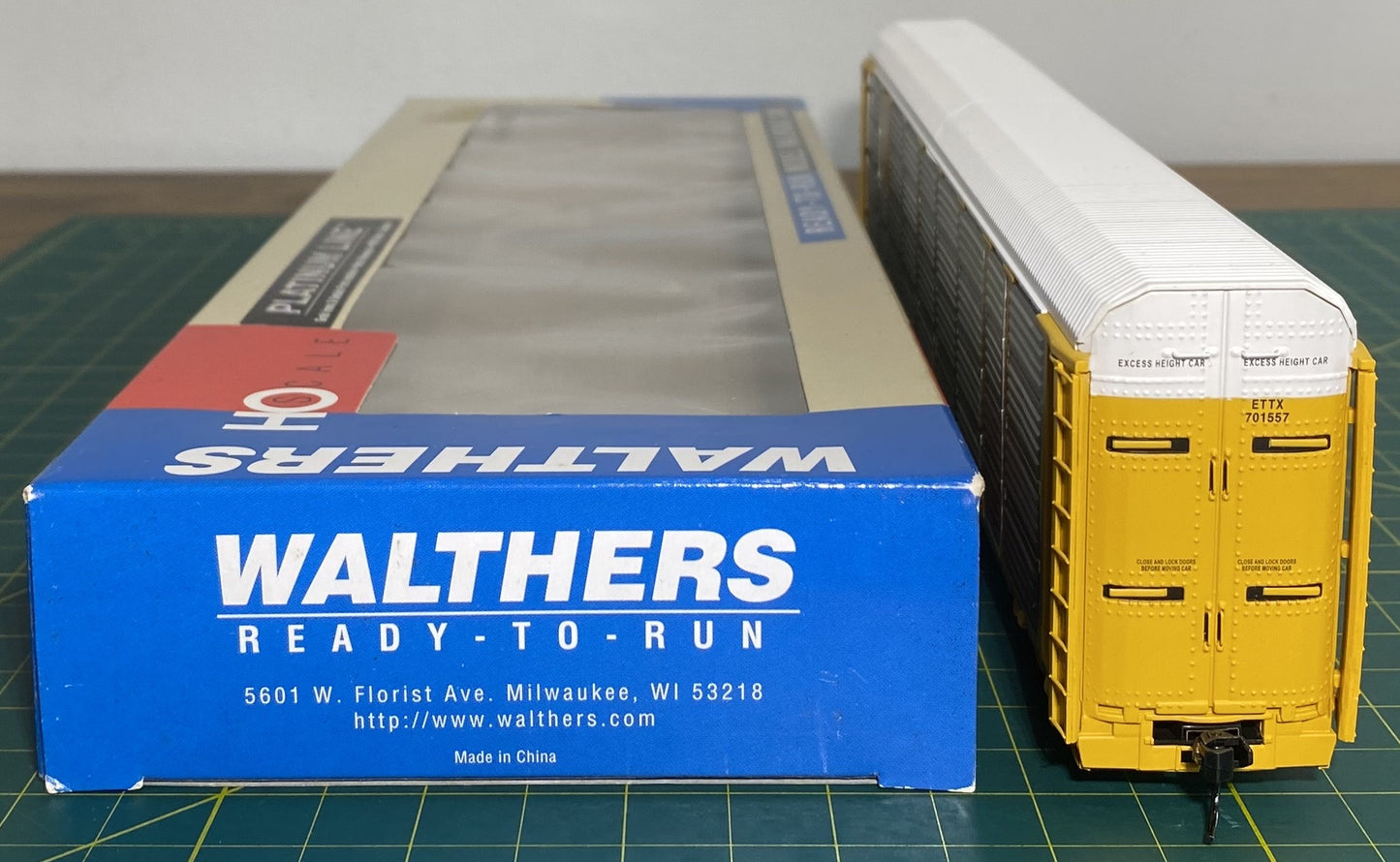 Walthers 89' Thrall Tri-Level Enclosed Auto Carrier