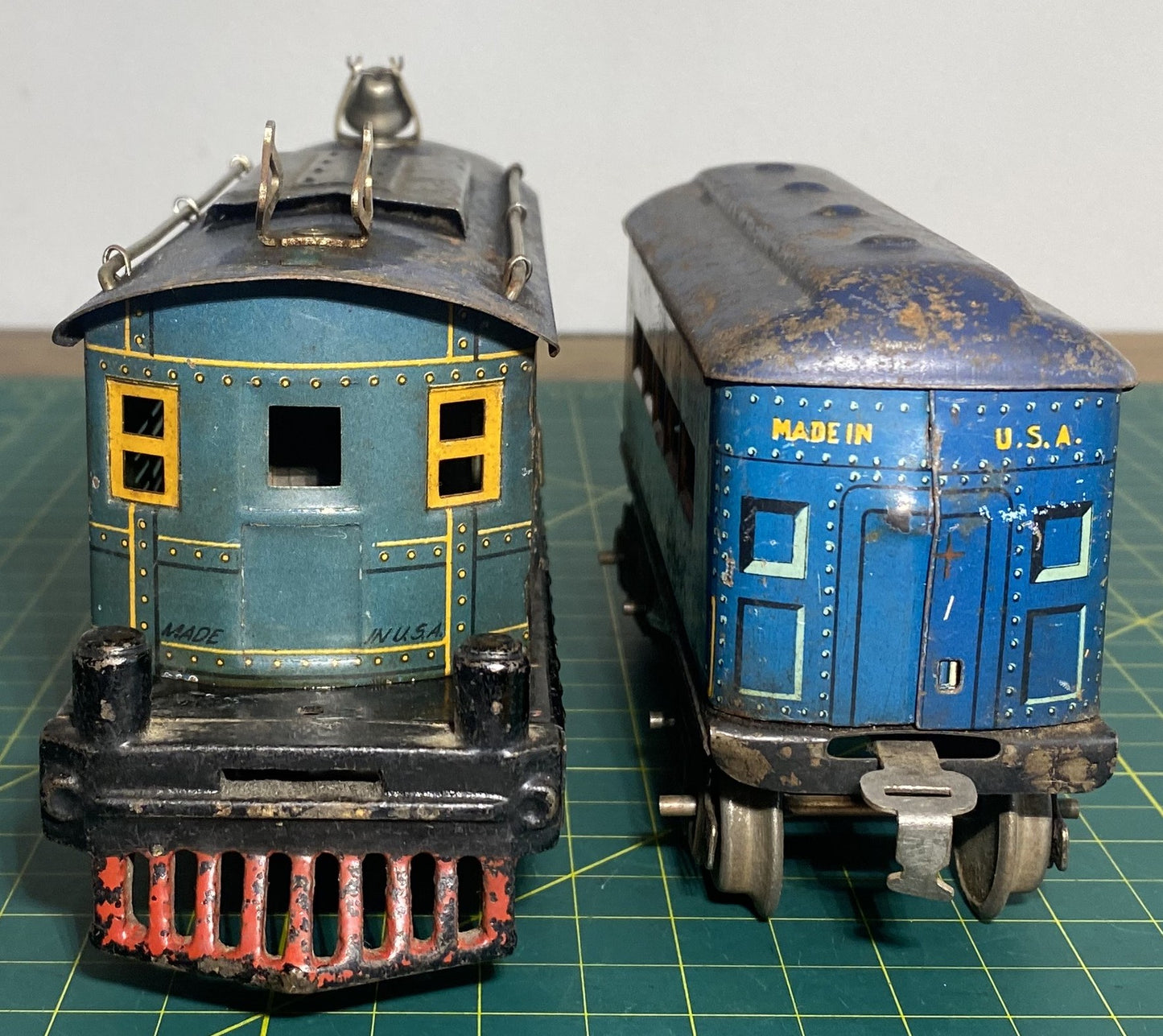 American Flyer Pre War 3013 Electric Locomotive with one passenger car