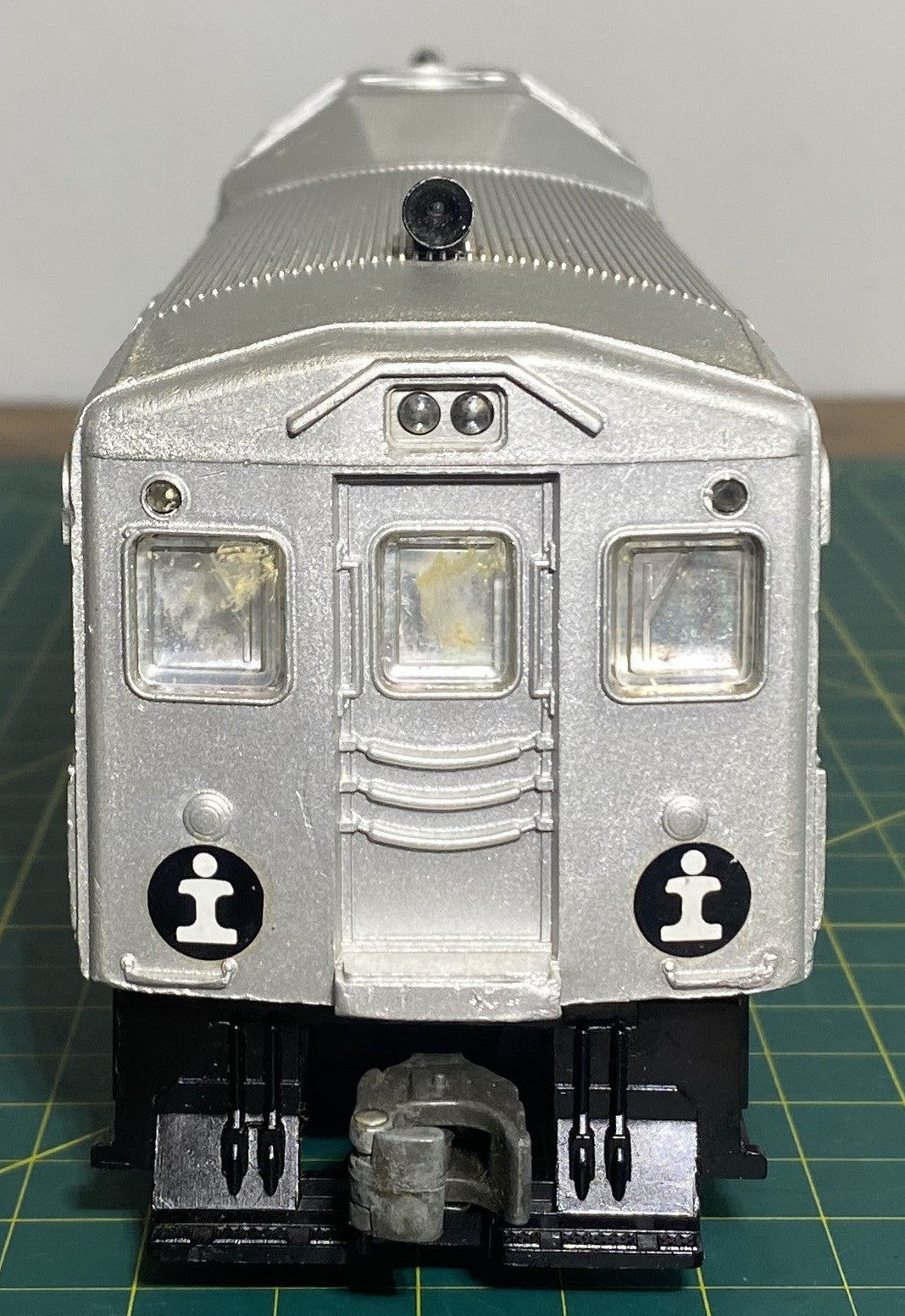 The Lionel B&O Budd Unit 400 Repainted as Illinois Central Gulf