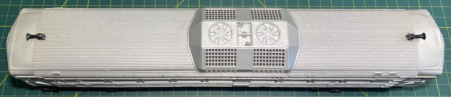 The Lionel B&O Budd Unit 400 Repainted as Illinois Central Gulf