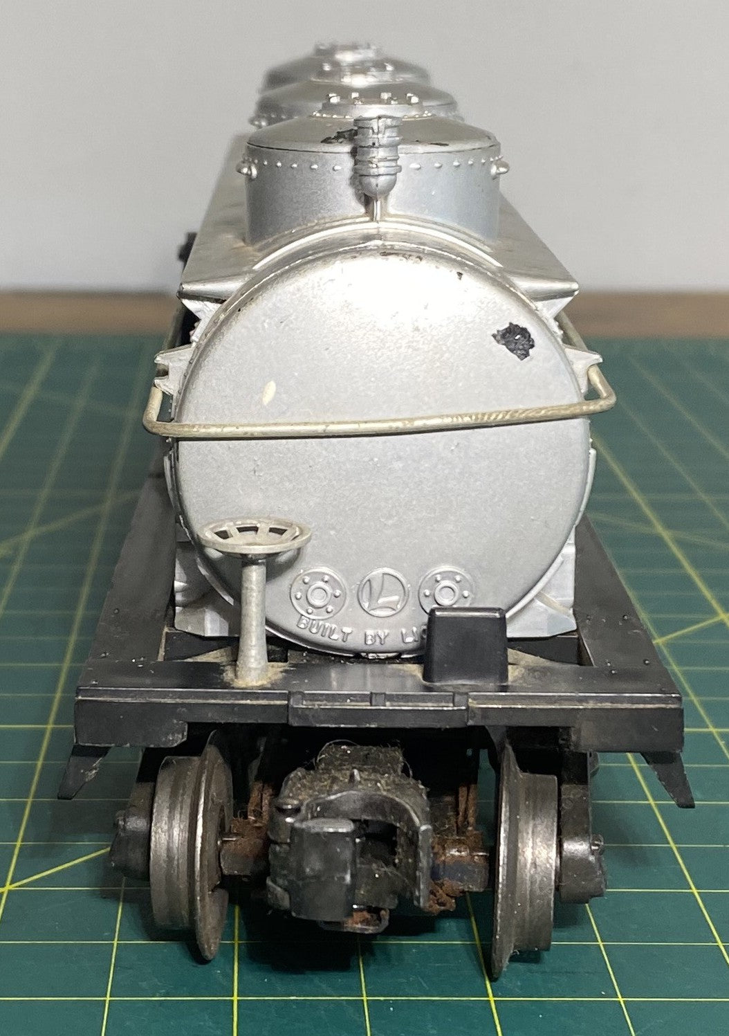 Lionel 6415 Post War 3 Dome Tank Car