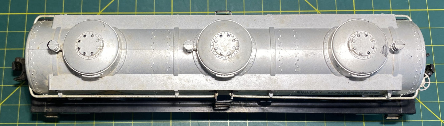 Lionel 6415 Post War 3 Dome Tank Car